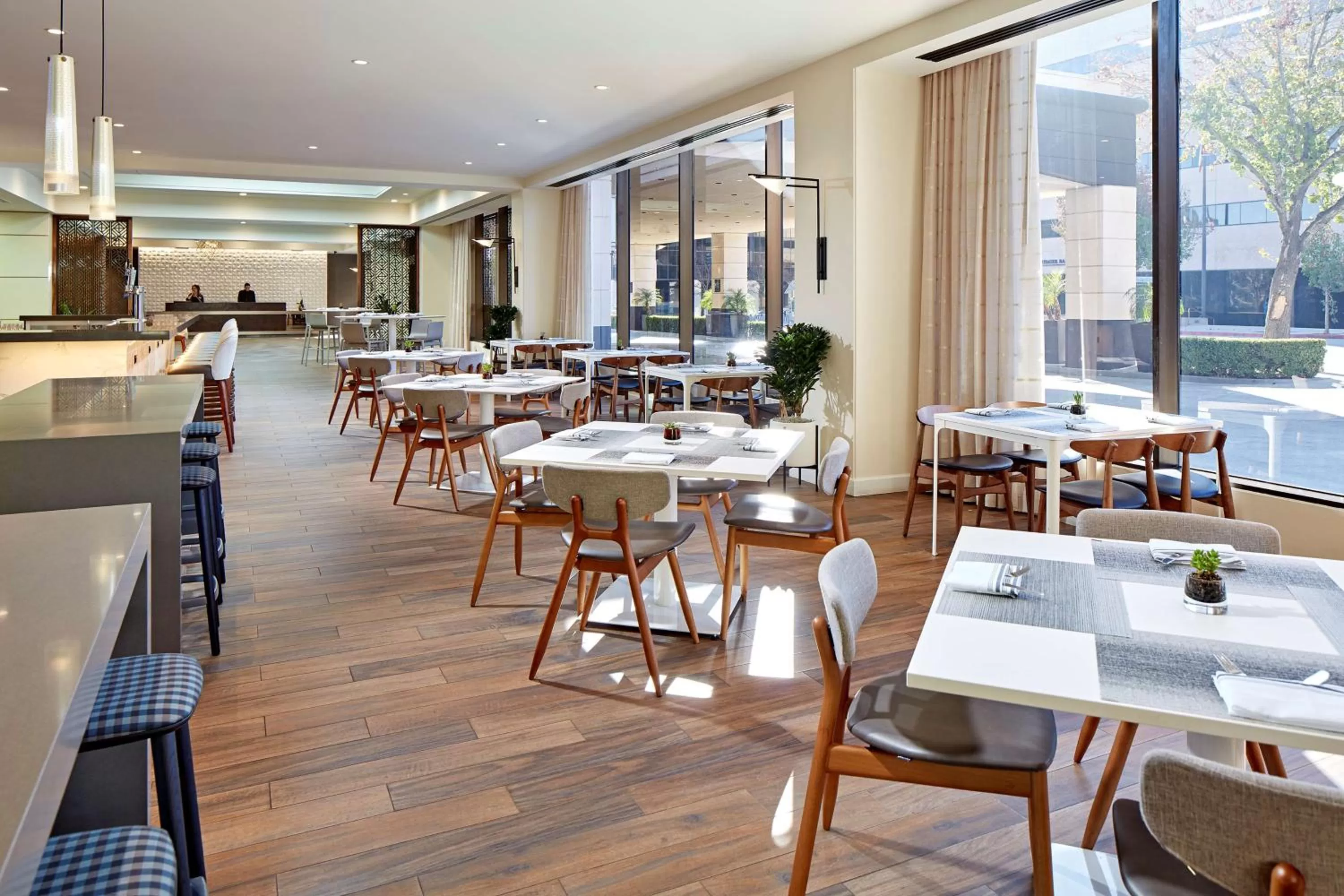 Restaurant/places to eat in Hilton Pasadena