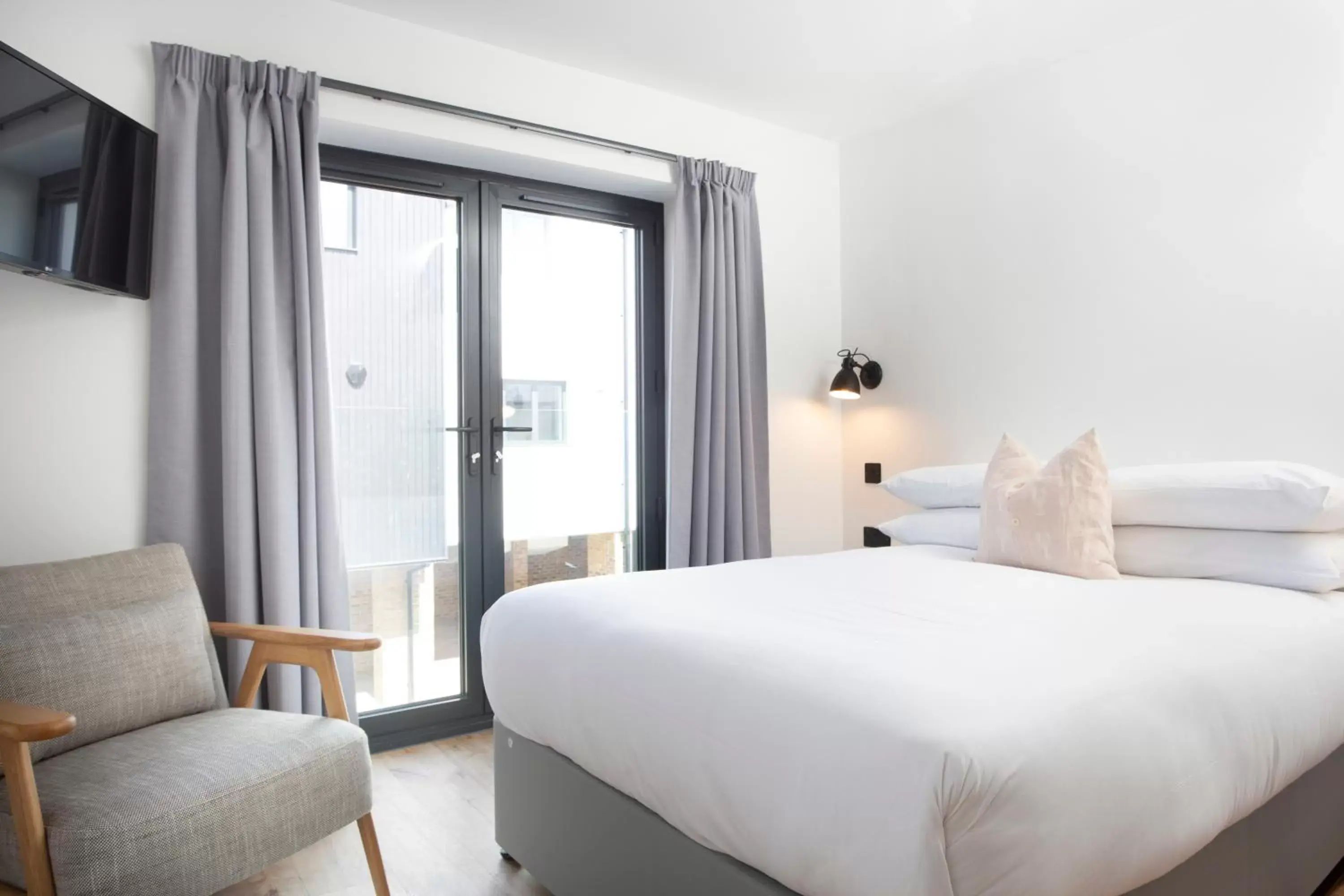 Apartment - Split Level in Leggetts Lane Apartment - Split Level in Leggetts Lane