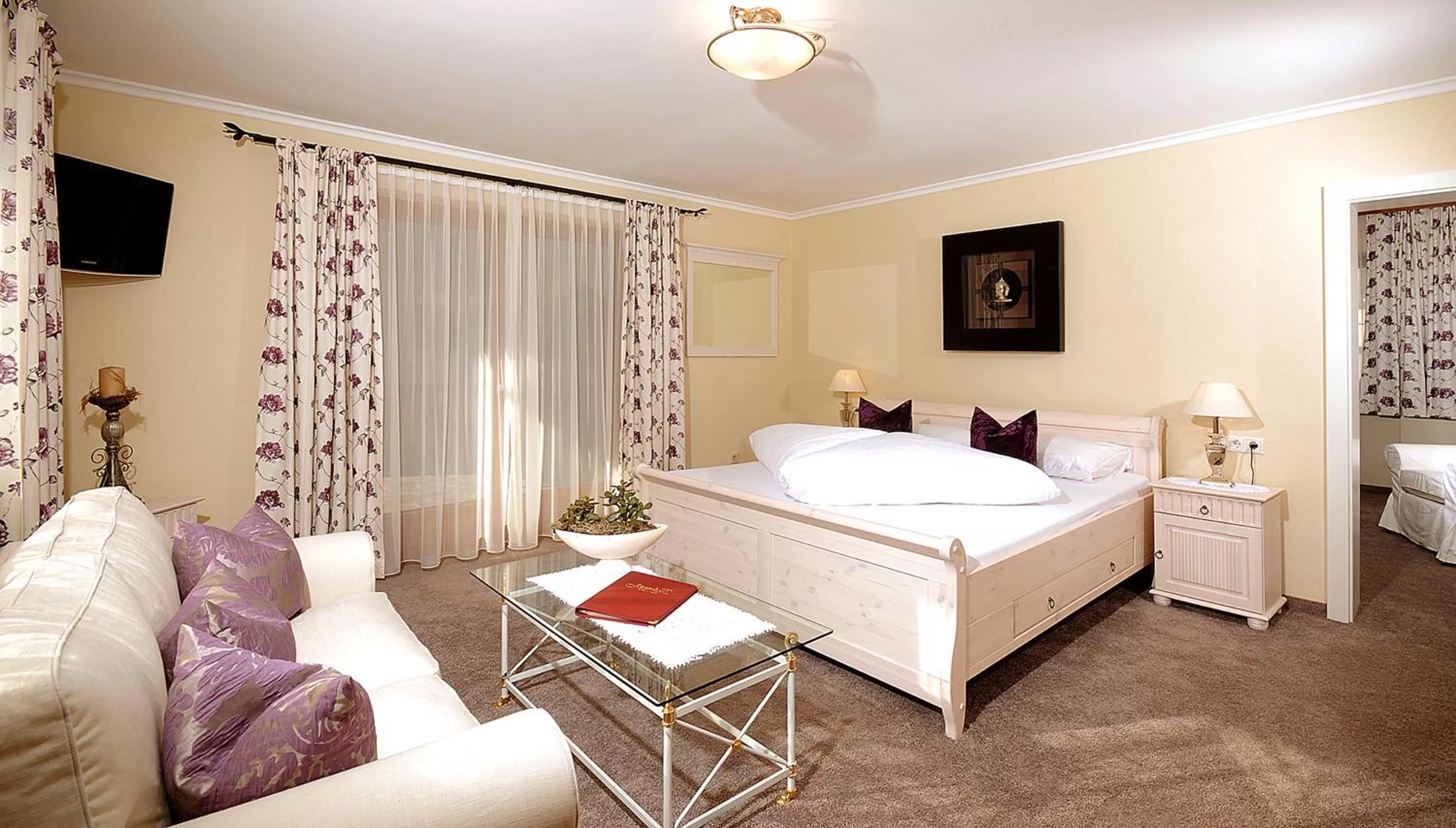 Photo of the whole room, Bed in Hotel Jägerhof und Jagdhaus