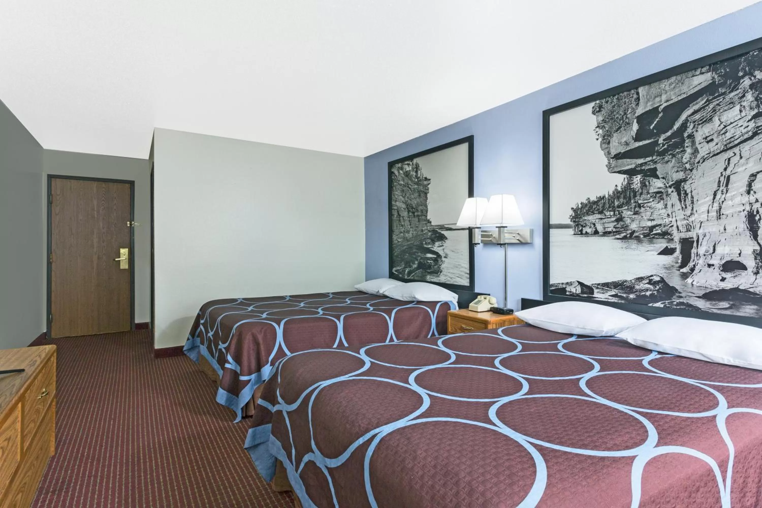 Bed in Super 8 by Wyndham Wisconsin Dells