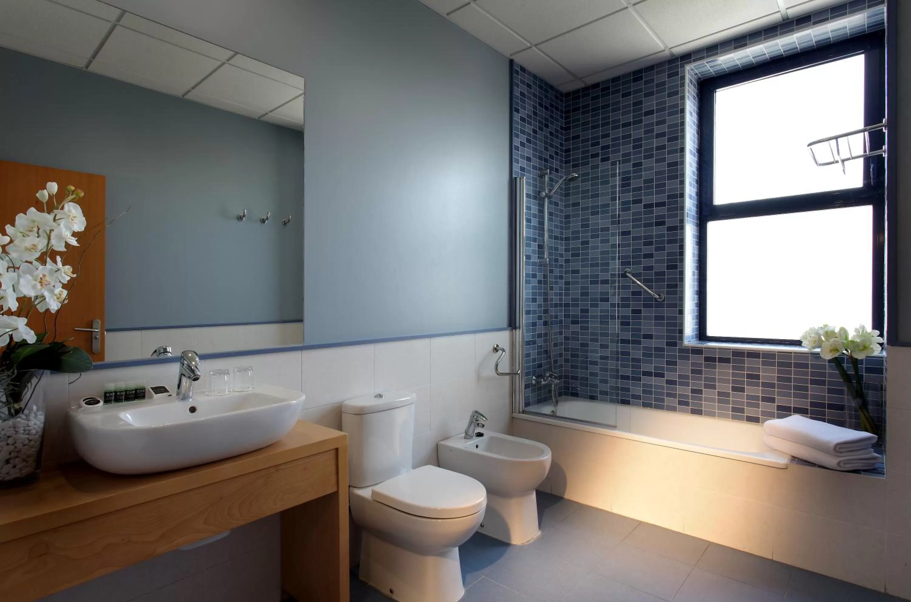 Bathroom in Exe Sevilla Palmera