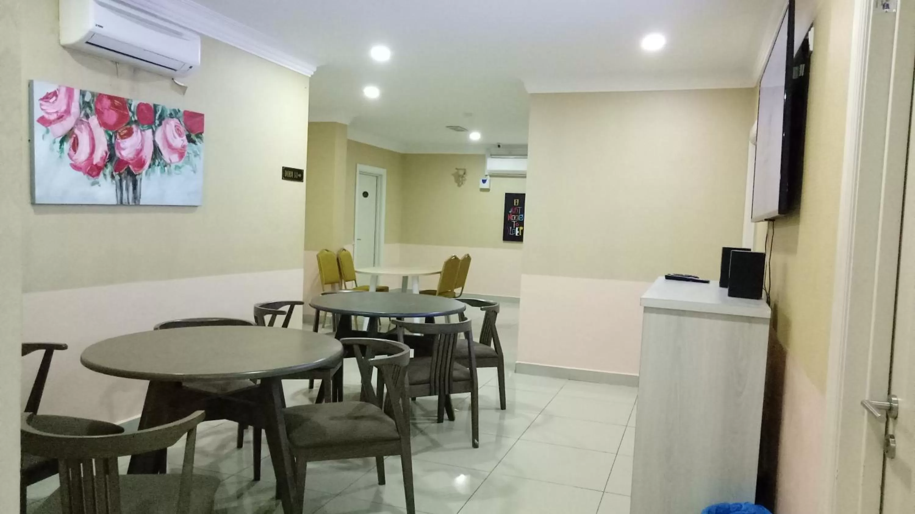 Restaurant/places to eat in Hotel Mutiara KGMMB Melaka