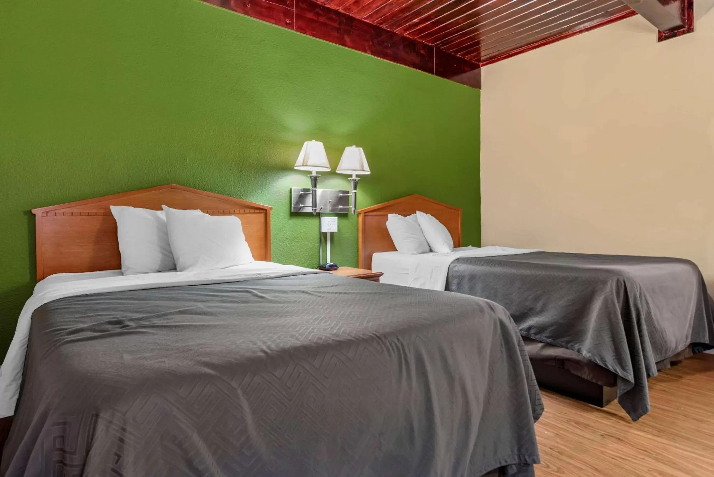 Double Room with Two Double Beds - Non-Smoking in Econo Lodge Tallahassee Downtown - University Double Room with Two Double Beds - Non-Smoking in Econo Lodge Tallahassee Downtown - University