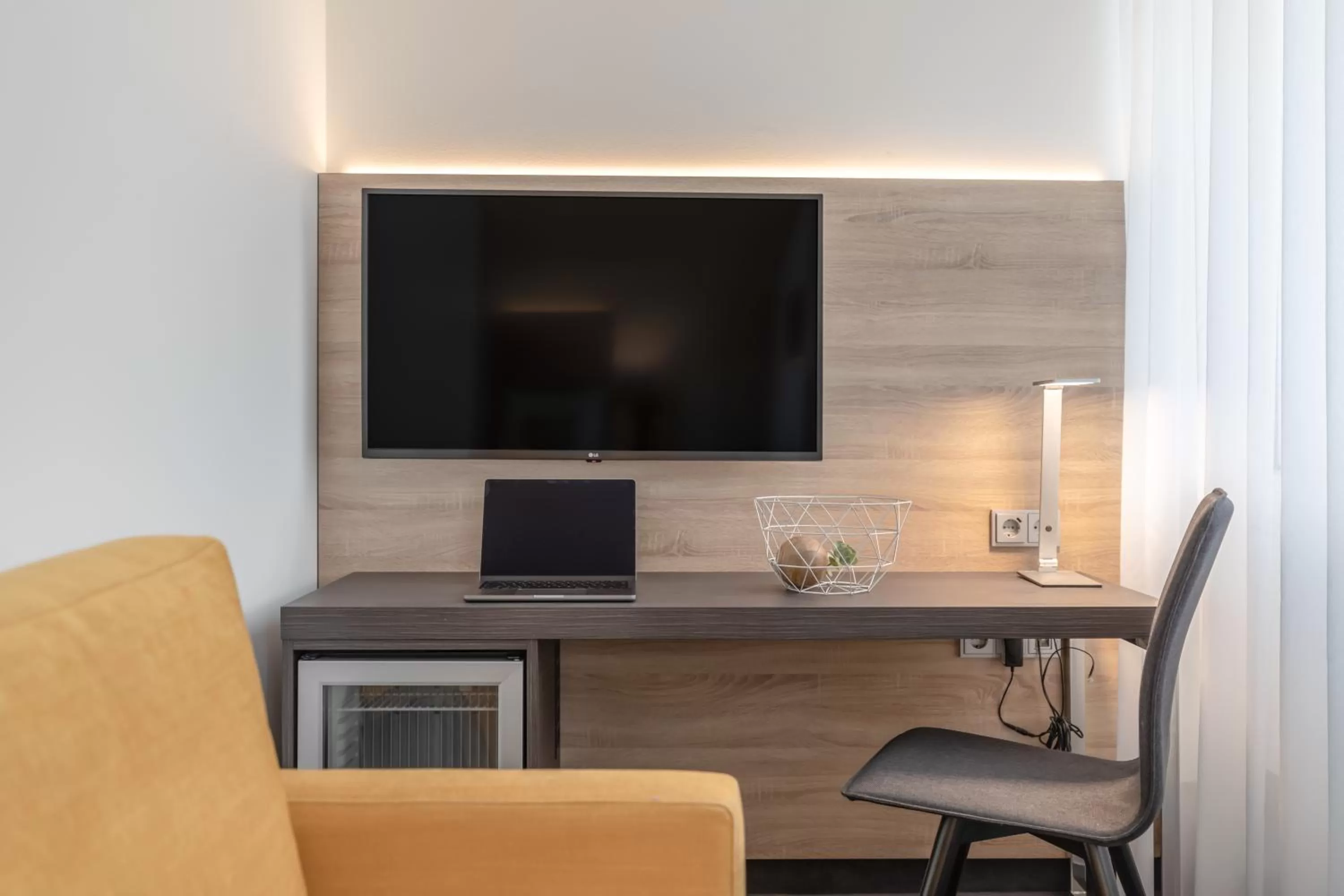 TV and multimedia in Select Hotel Berlin Spiegelturm