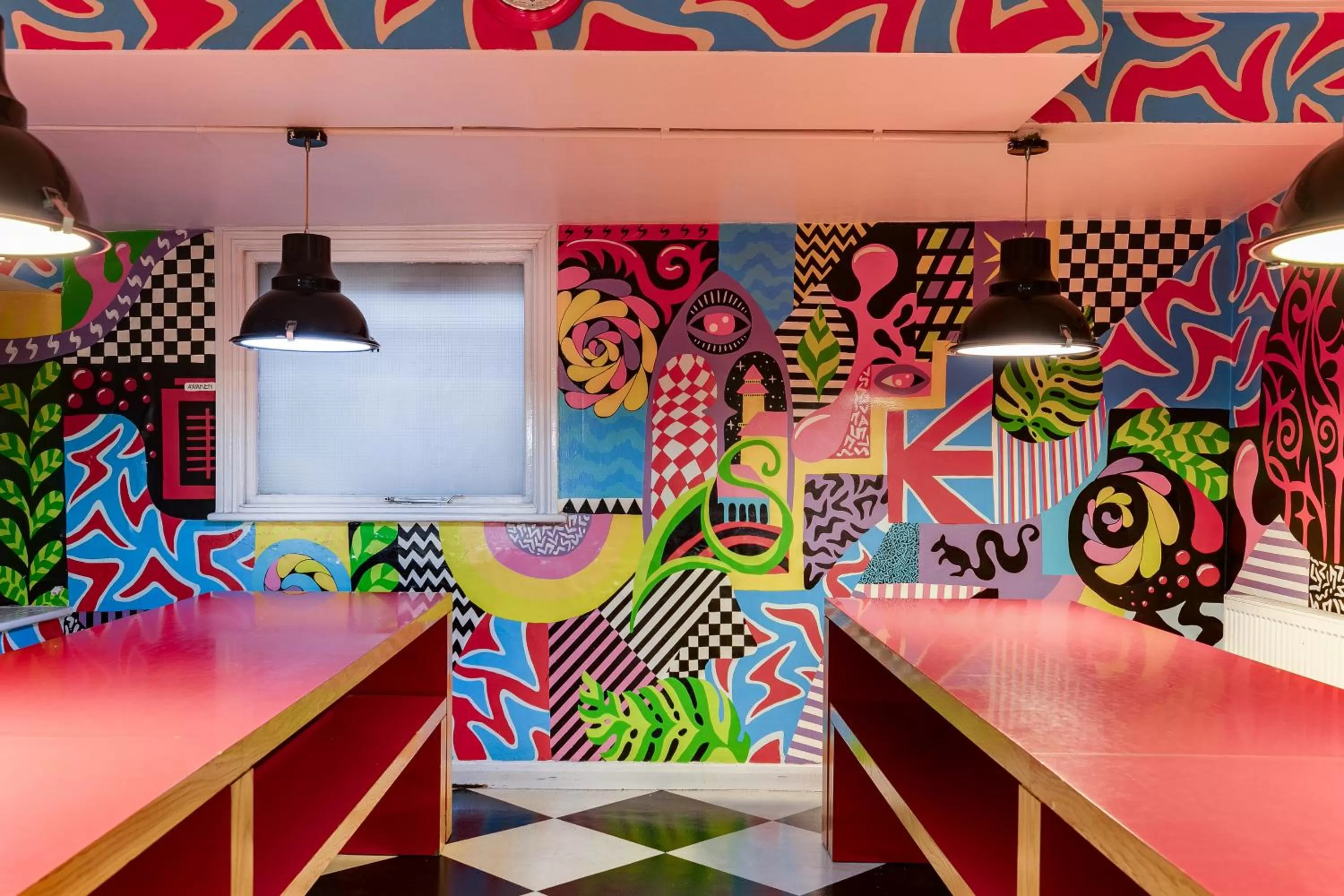 Communal kitchen in Clink261 Hostel