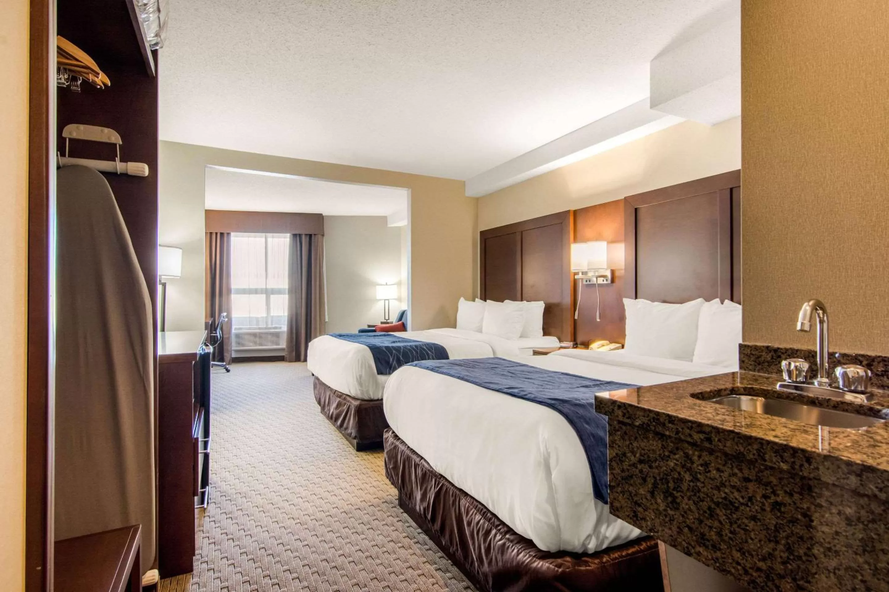 Photo of the whole room, Bed in Comfort Inn & Suites
