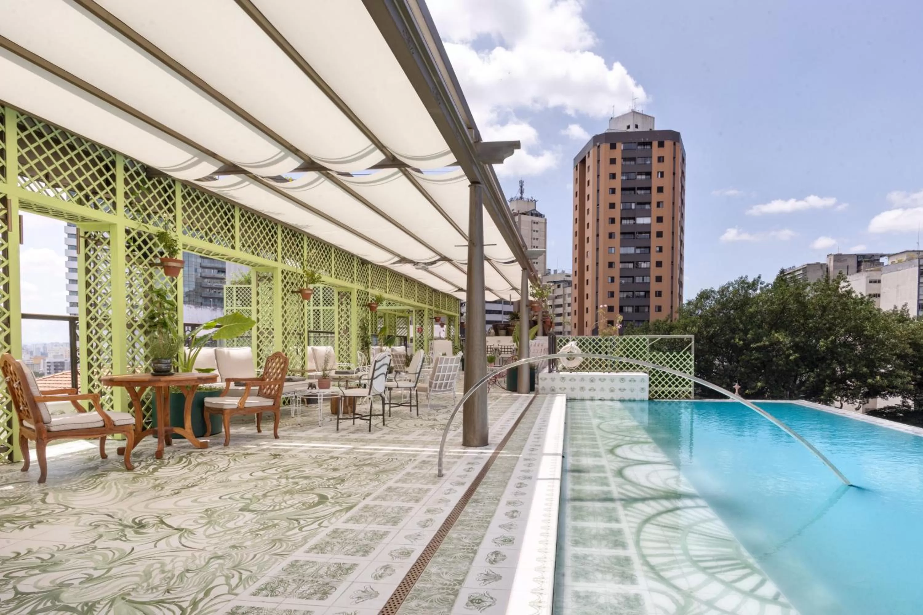 Swimming pool in Rosewood São Paulo