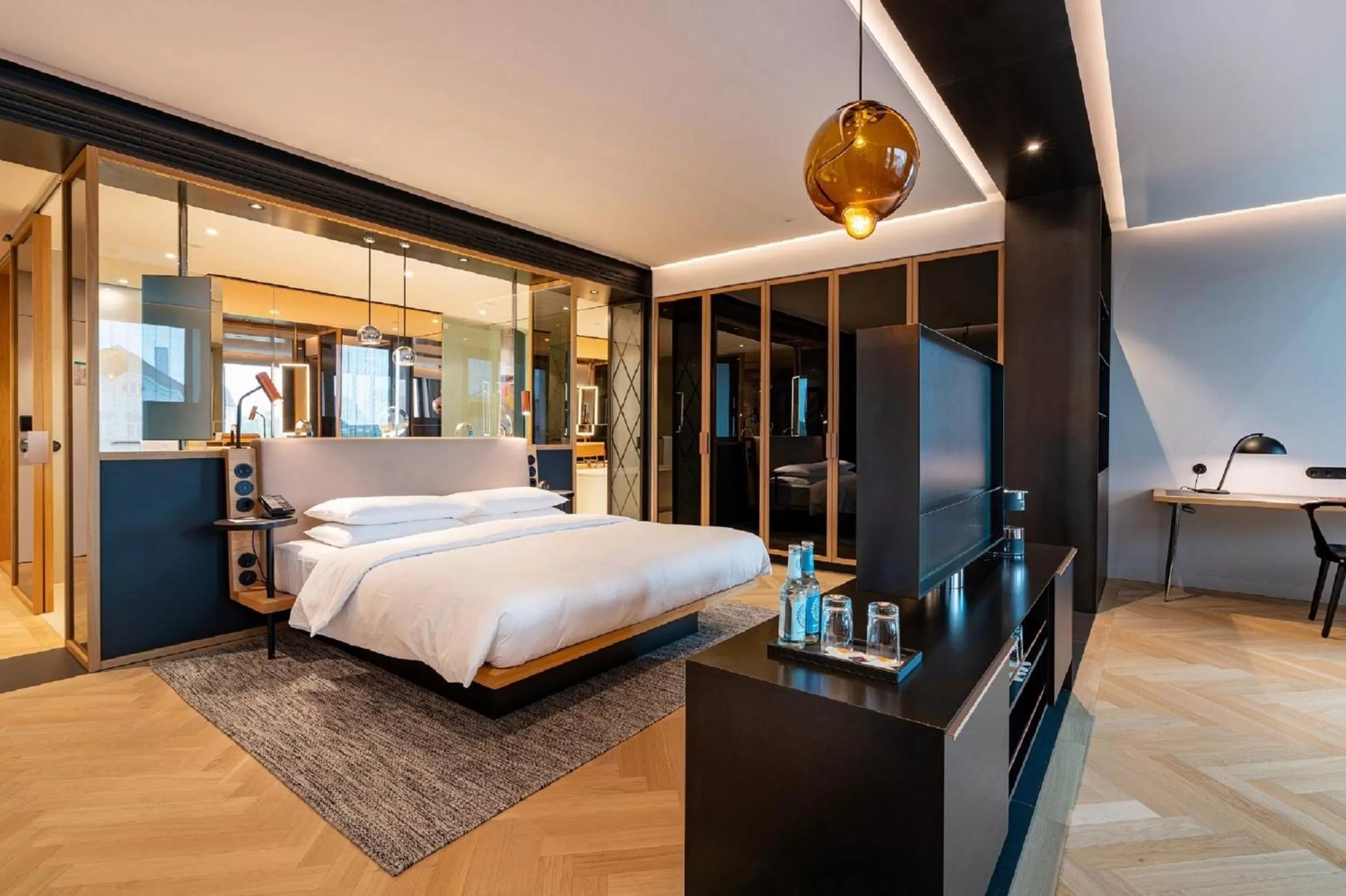 Bedroom, Bed in Andaz Munich Schwabinger Tor, By Hyatt