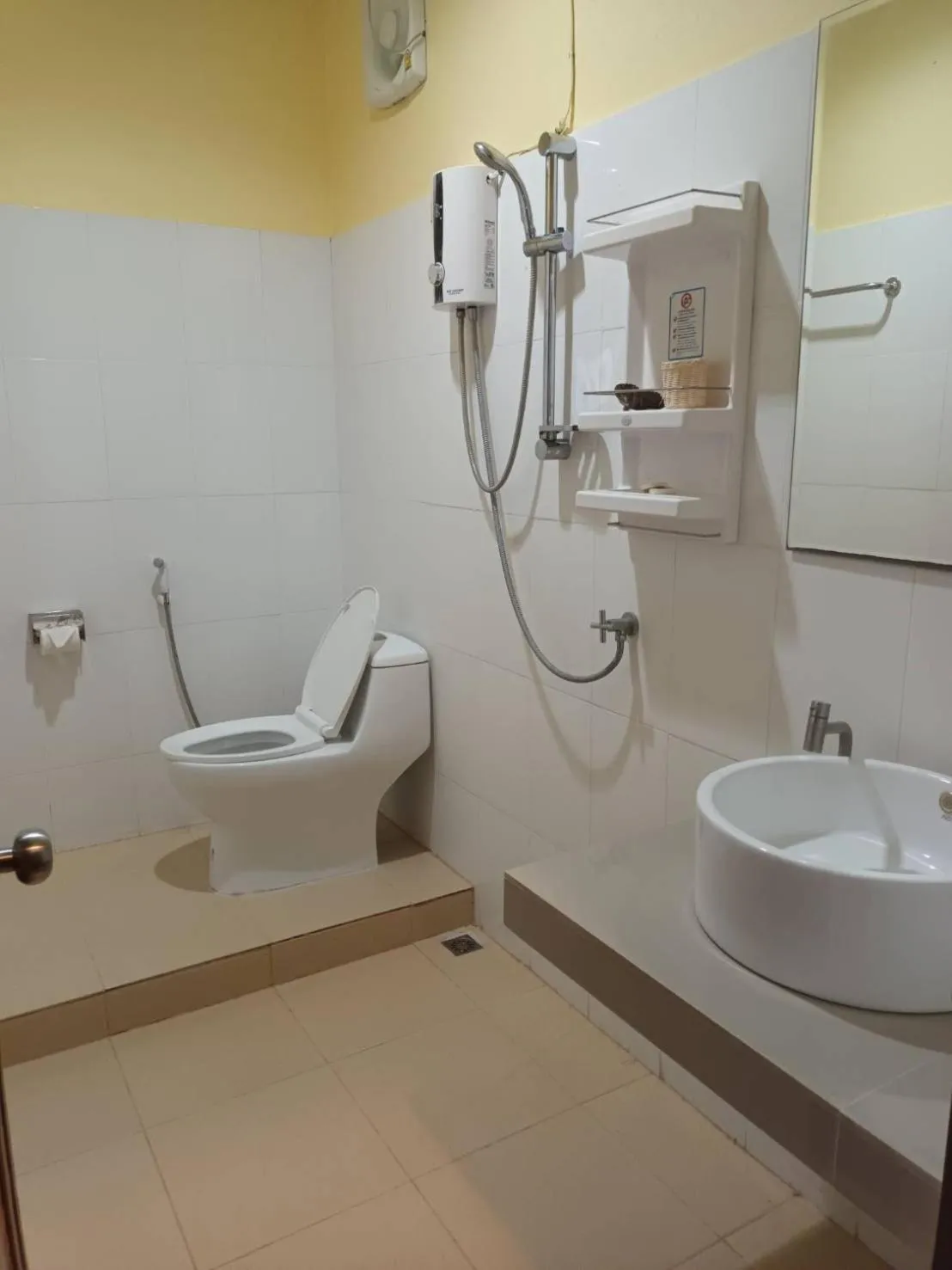 Shower in BaanPhong Lanta