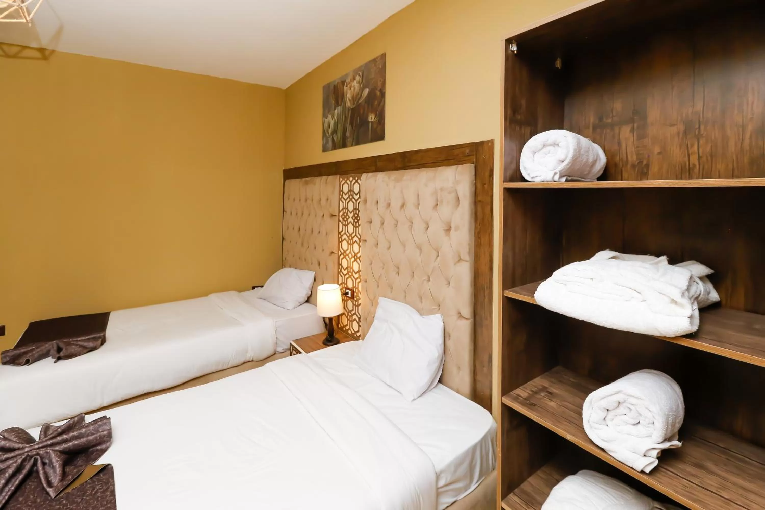 Photo of the whole room, Bed in King Cheops Inn - Pyramid View