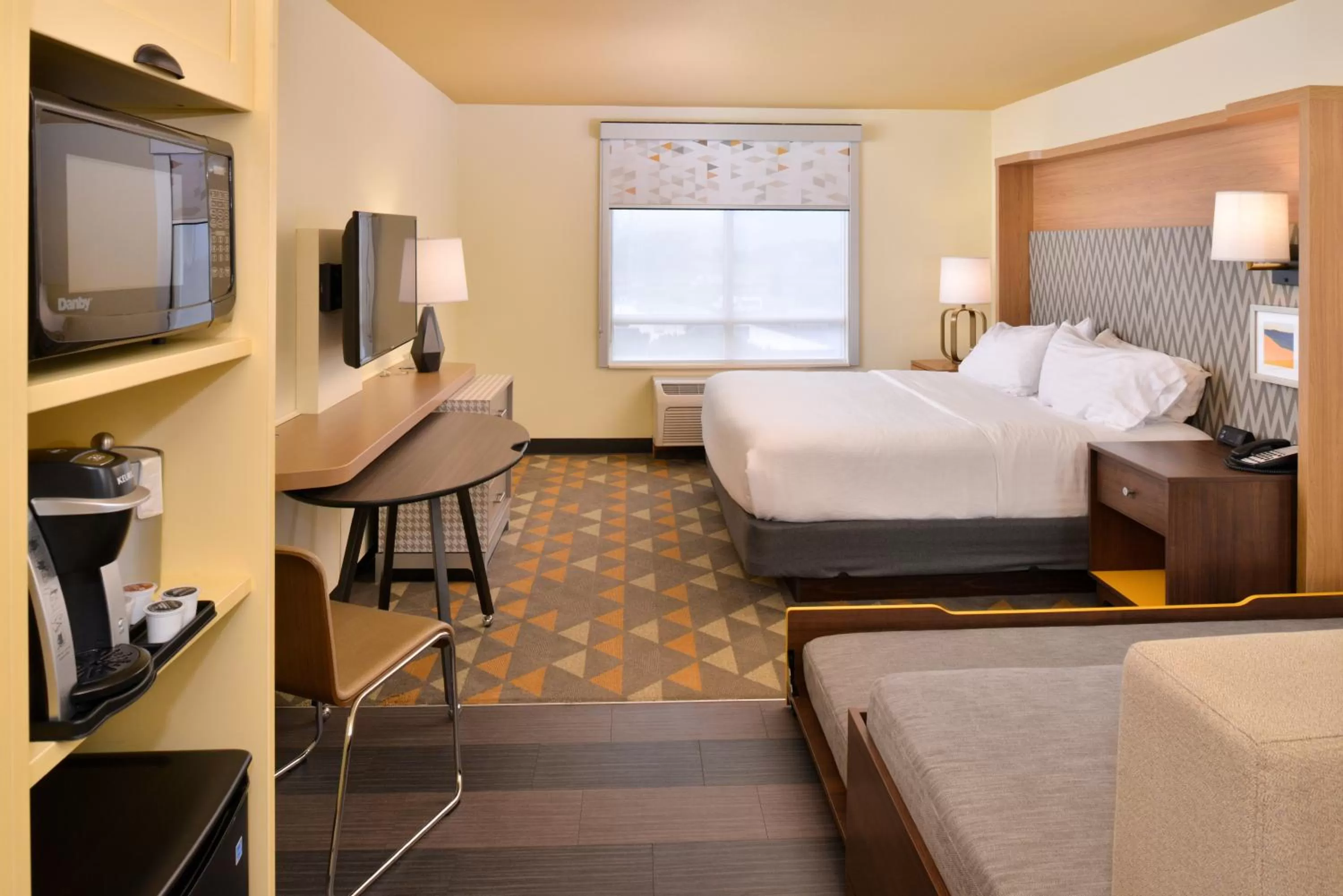 Photo of the whole room, Bed in Holiday Inn Kansas City Airport by IHG