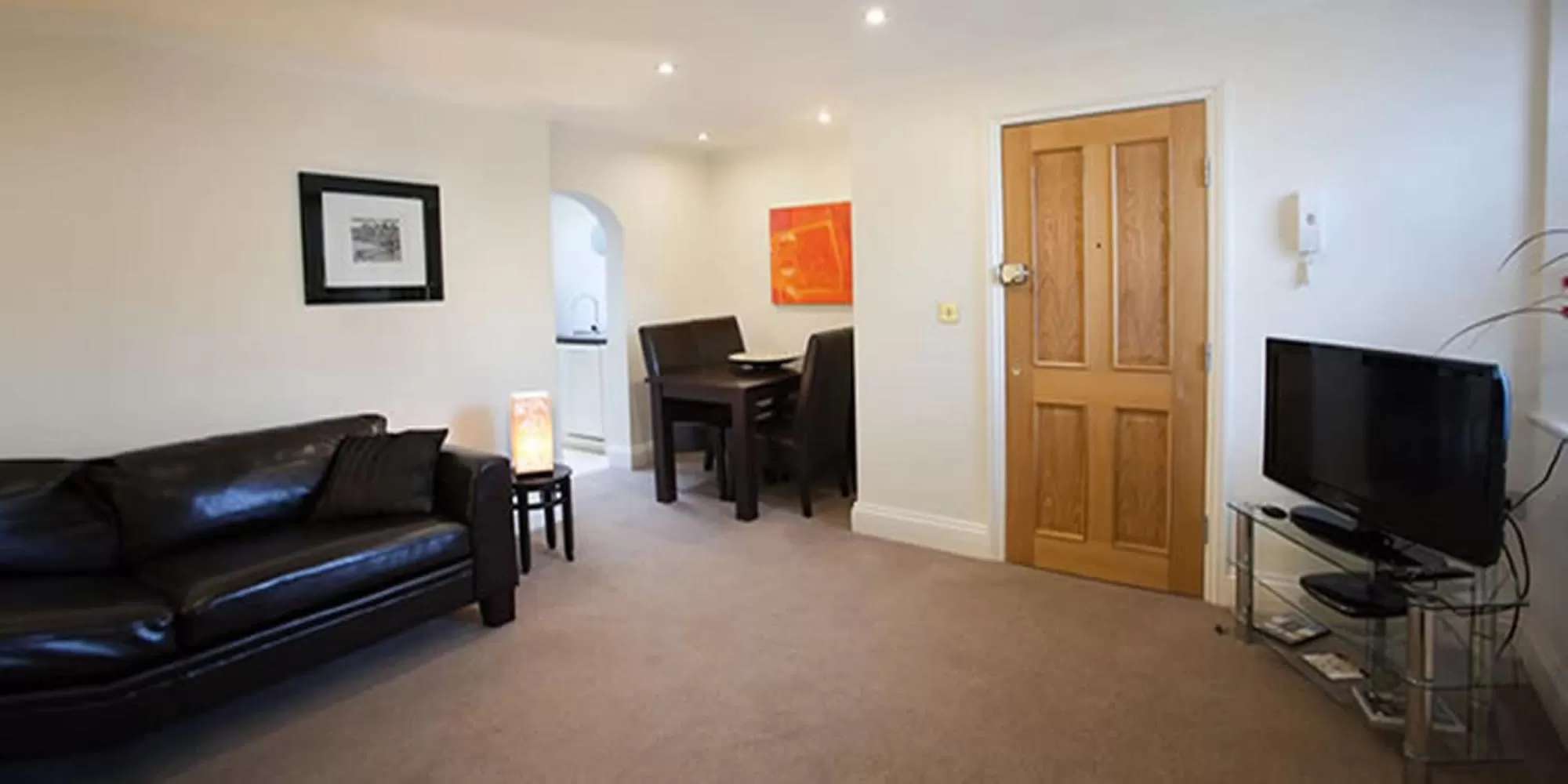 Living room in Victoria Mansions Hotel Apartments