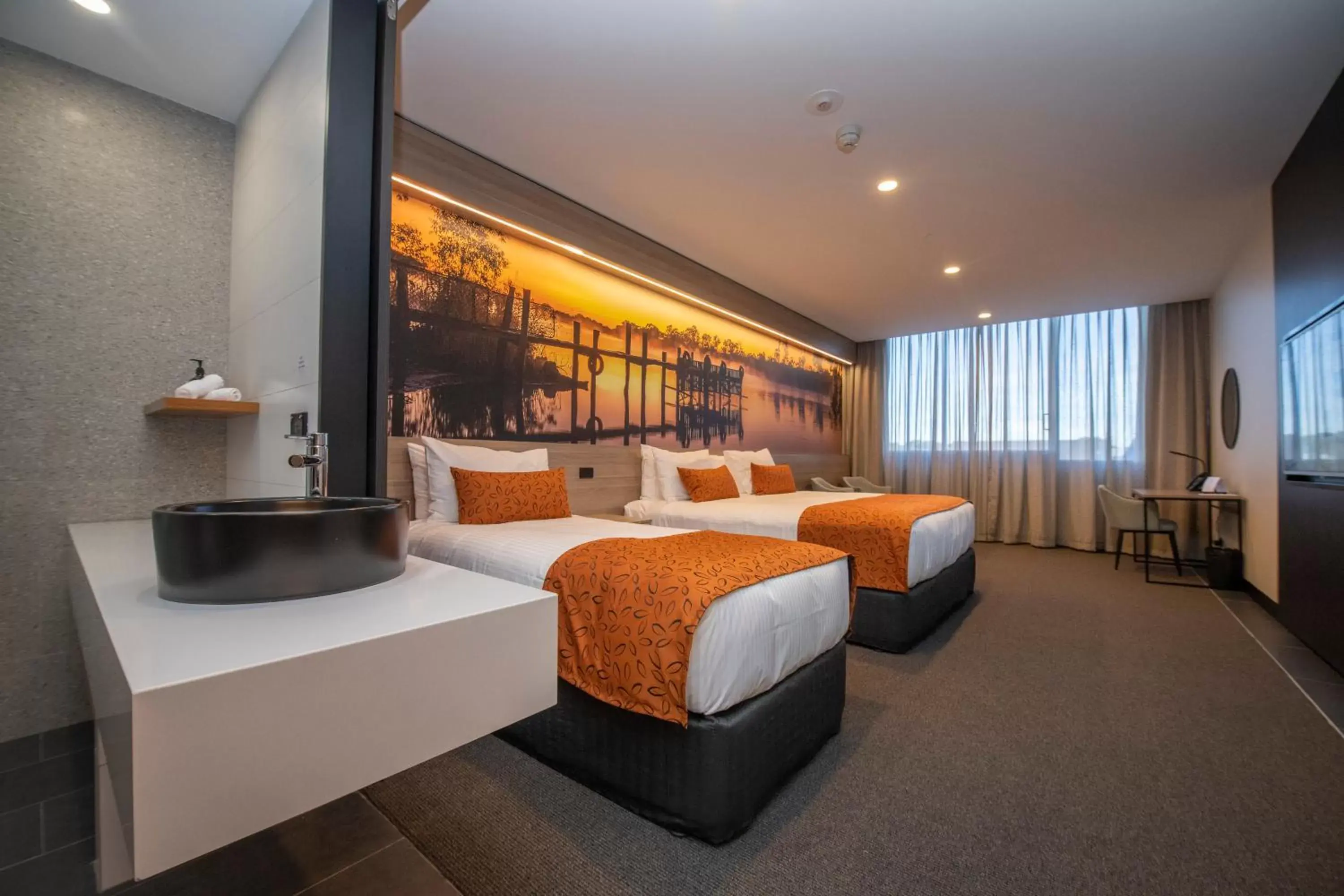 City Triple Room in Bridgeport Hotel City Triple Room in Bridgeport Hotel