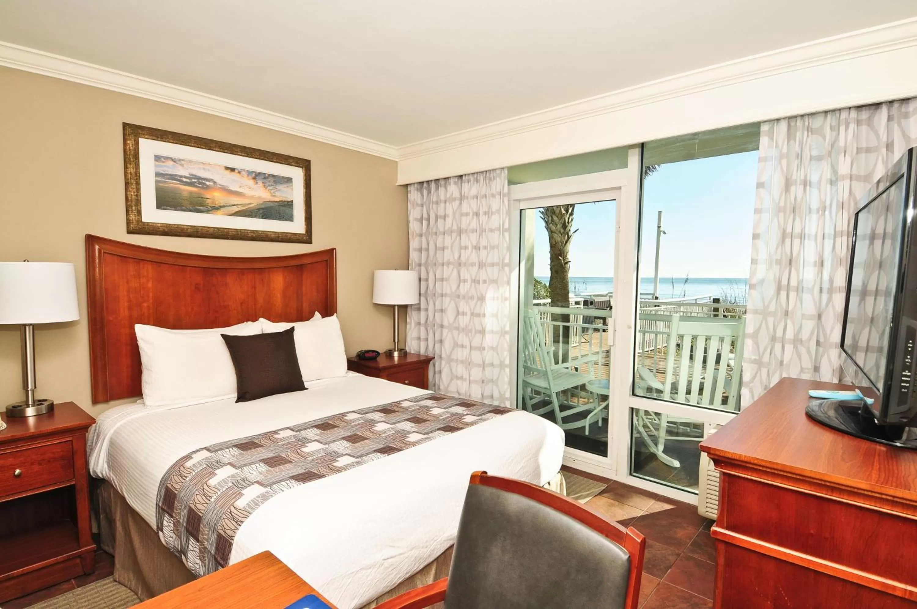 Photo of the whole room, Bed in The Sandbar Hotel, Trademark Collection by Wyndham