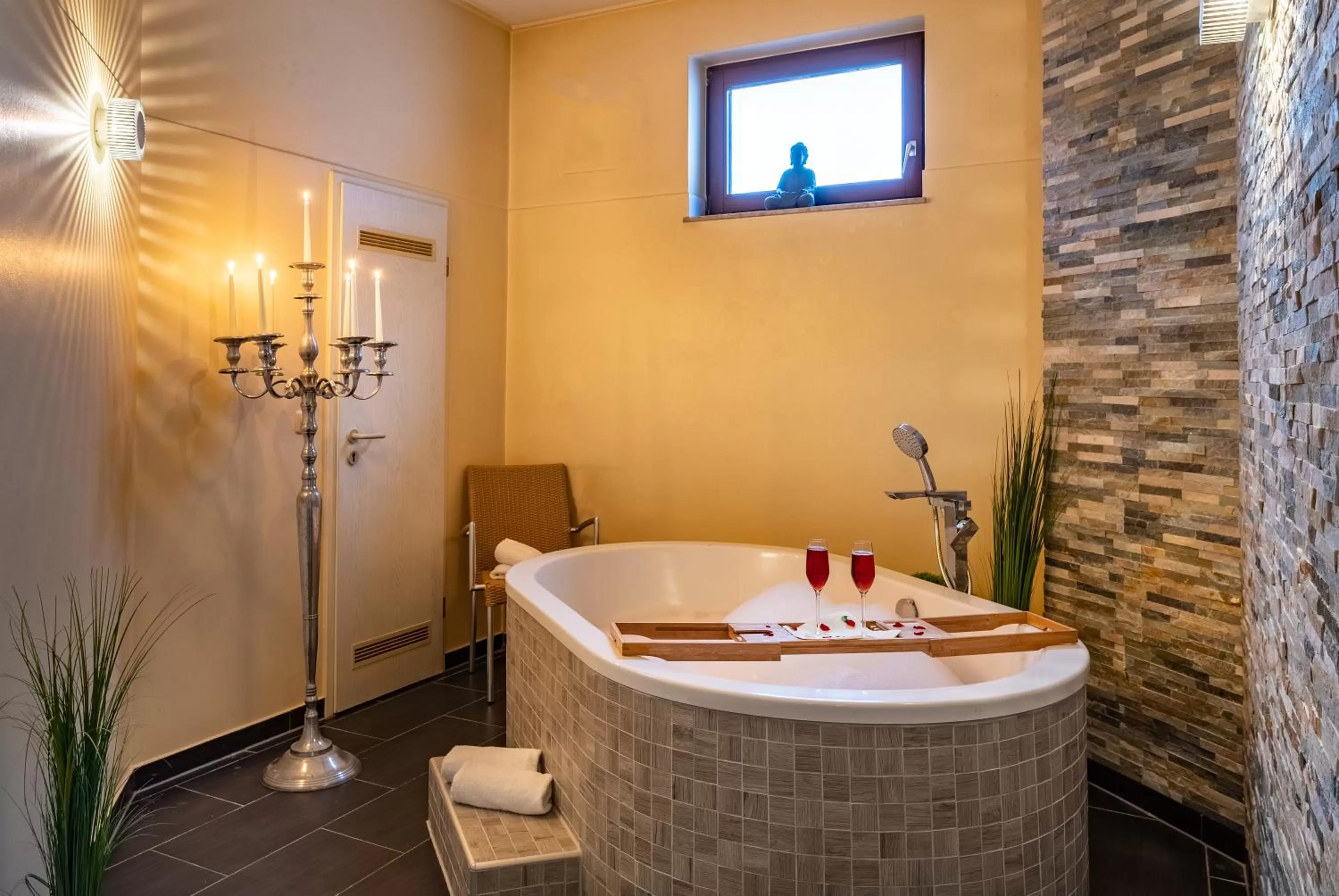 Hot Tub in Aqualux Wellness- & Tagungshotel