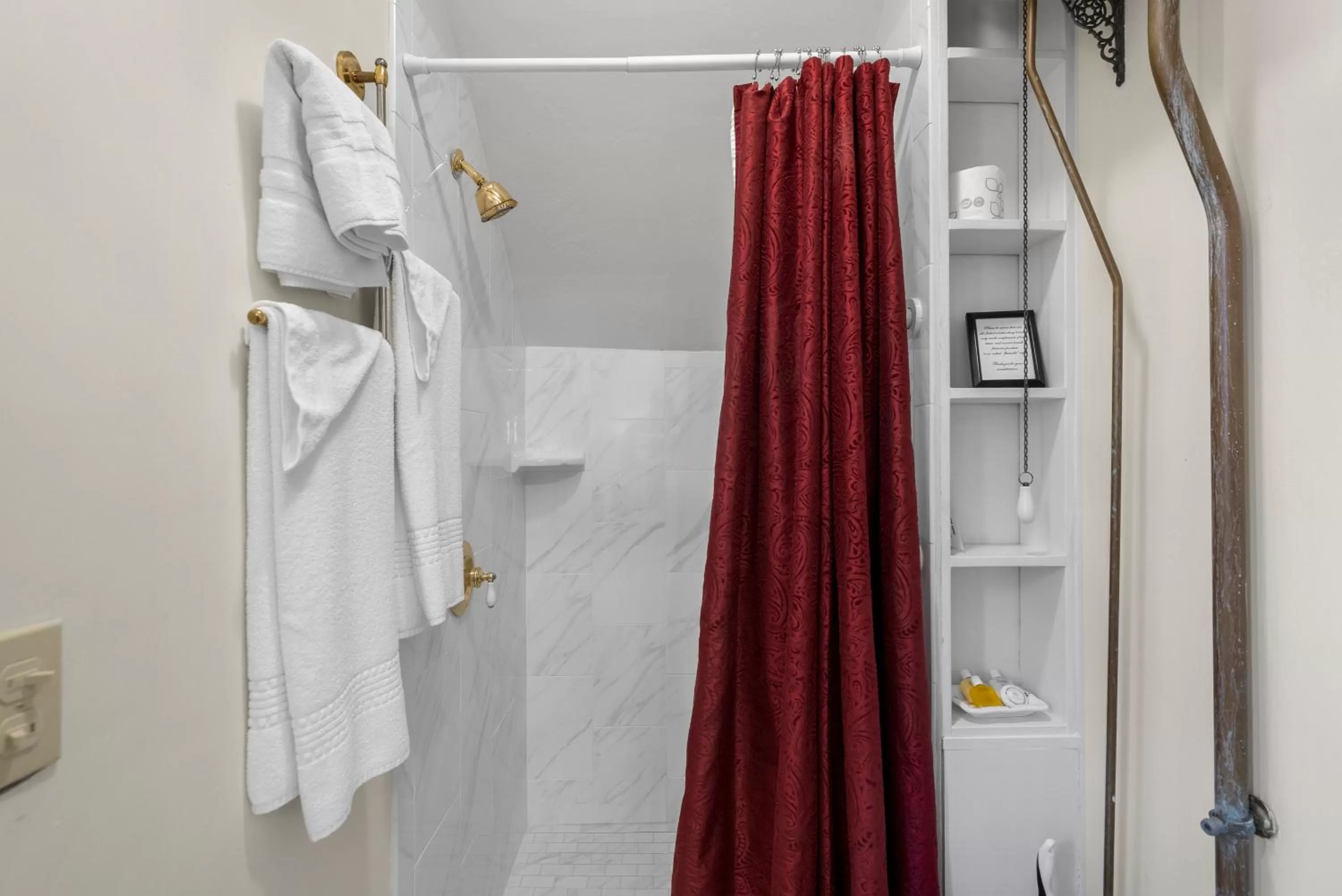 Bathroom in Hennessey House Bed and Breakfast