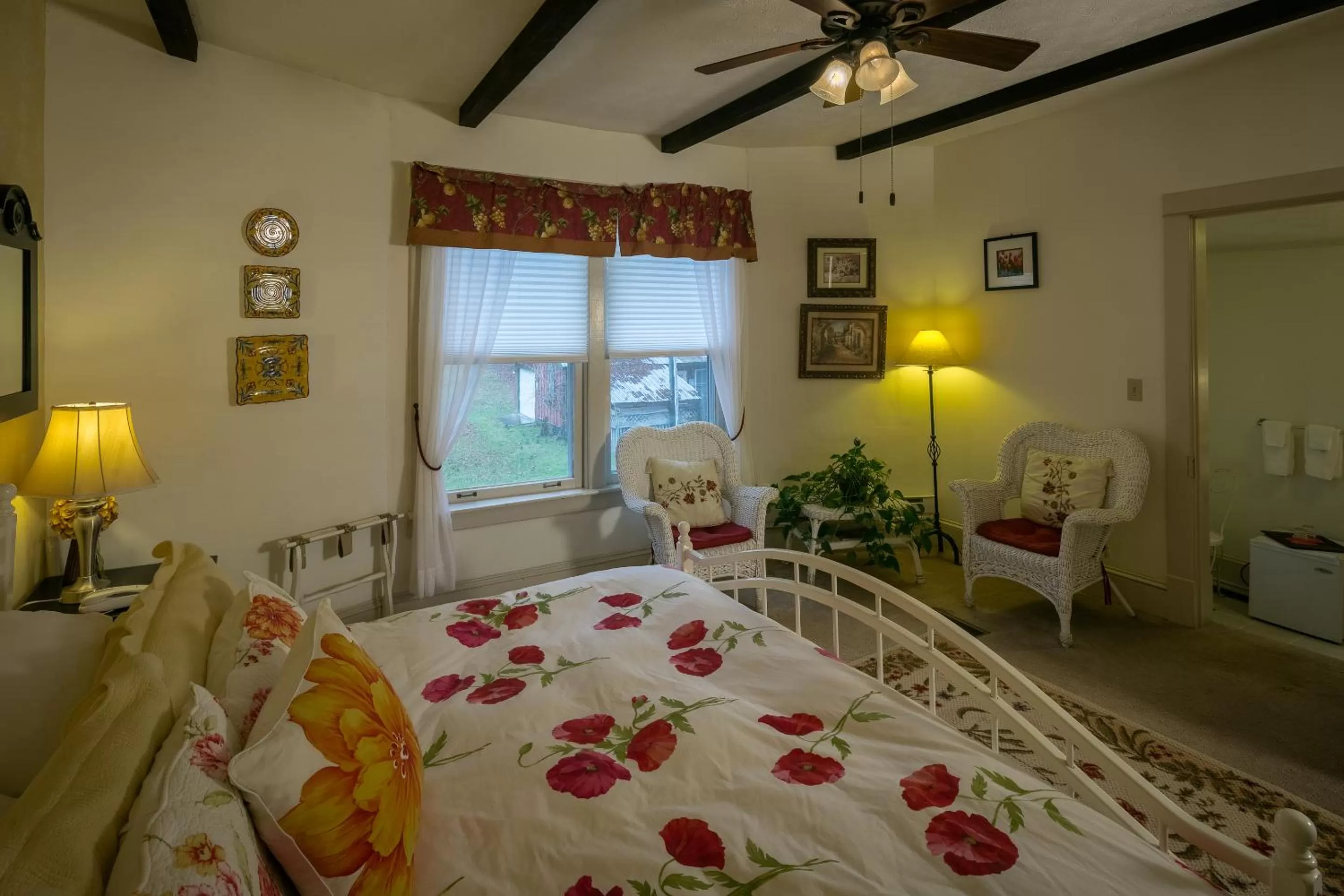 Bed in Taylor House Inn