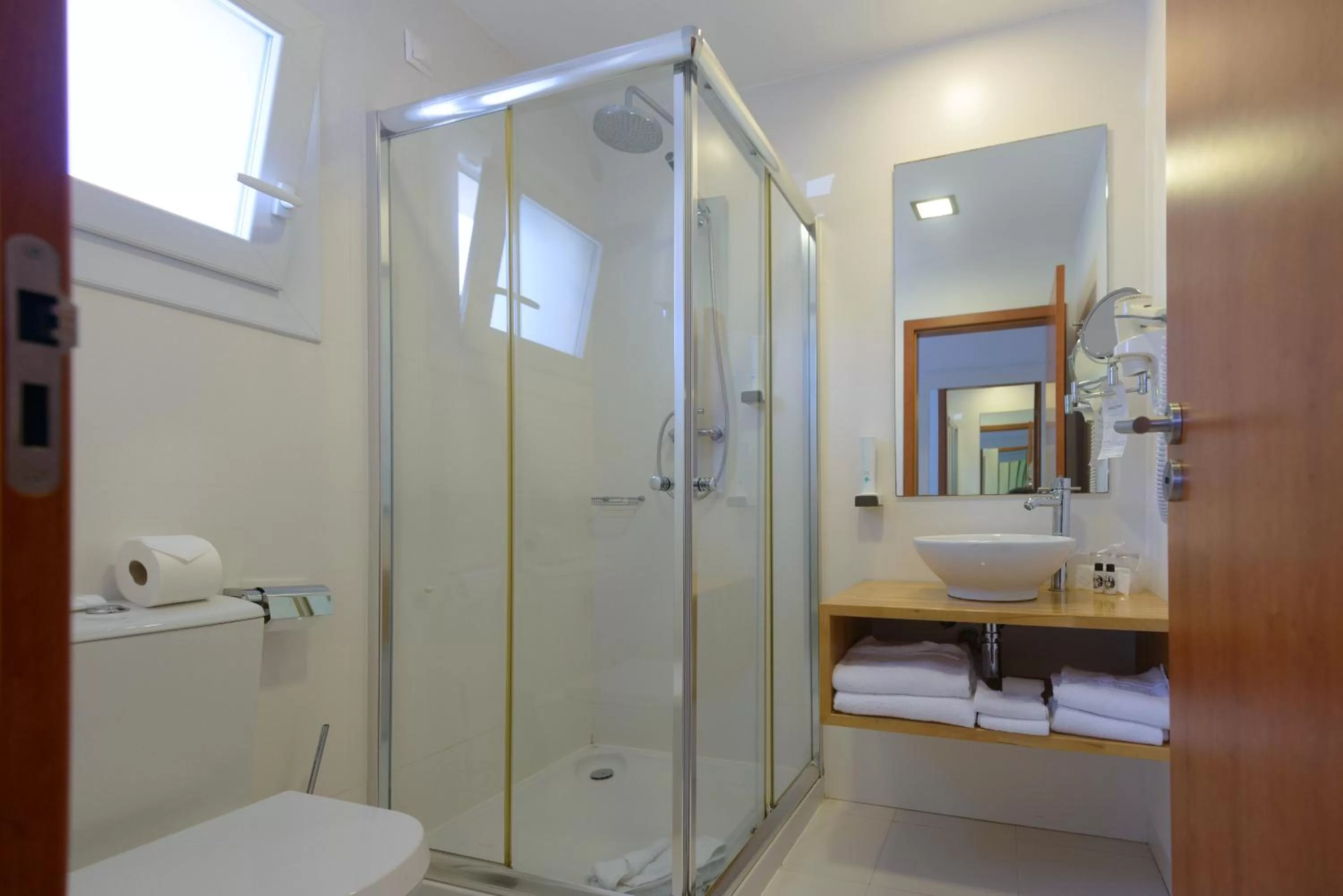 Bathroom in Amazonia Estoril Hotel