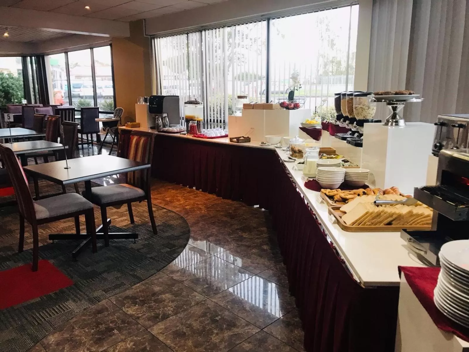 Breakfast in Auckland Airport Kiwi Hotel