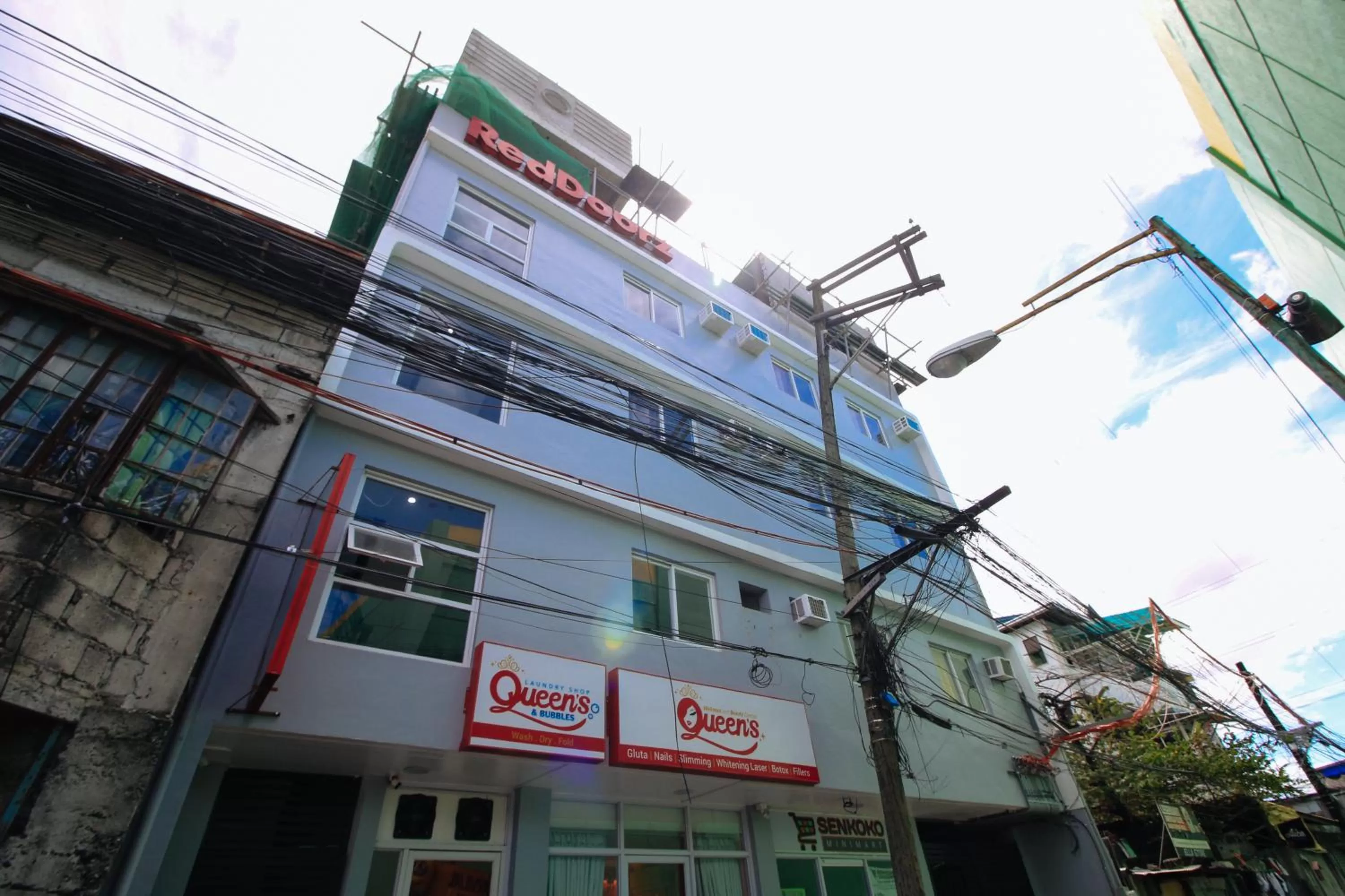 Property building in RedDoorz near Zobel Roxas St