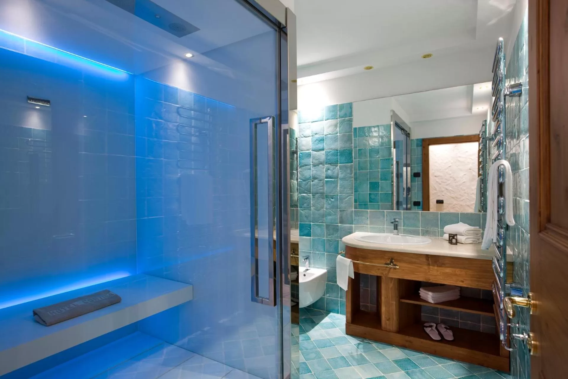 Steam room, Bathroom in Hotel Cortina