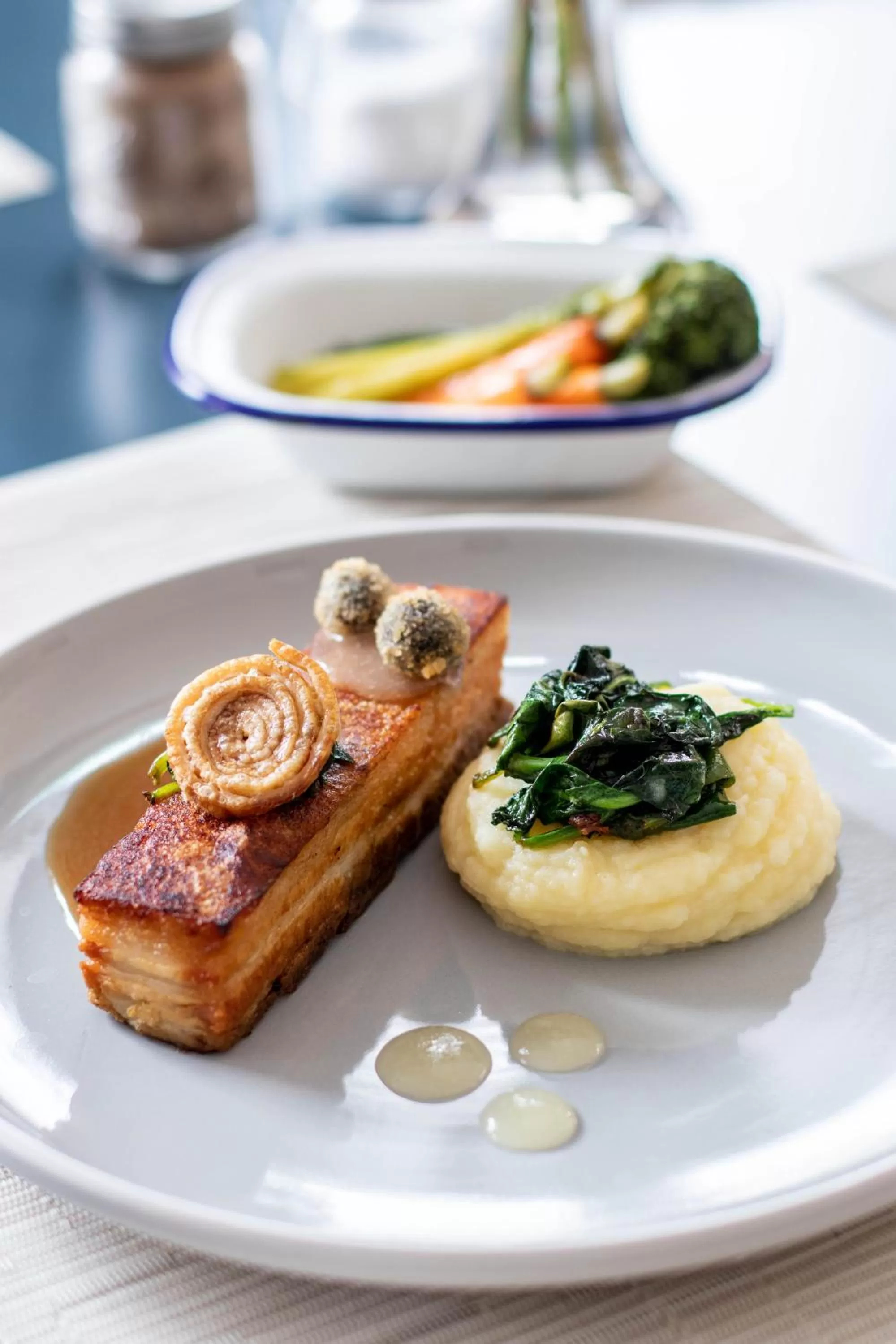 Restaurant/places to eat in The Jacobean Hotel