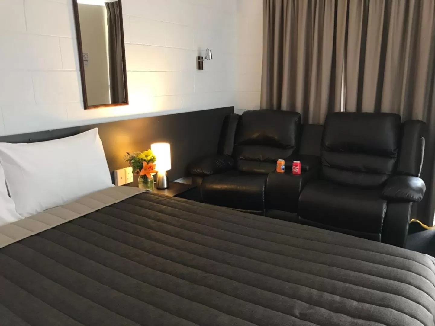 Bedroom in Mandalay Motel