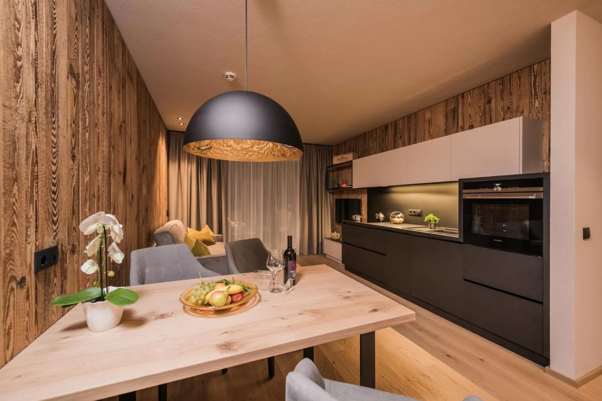 TV and multimedia in K1 Mountain Chalet - Luxury Apartements