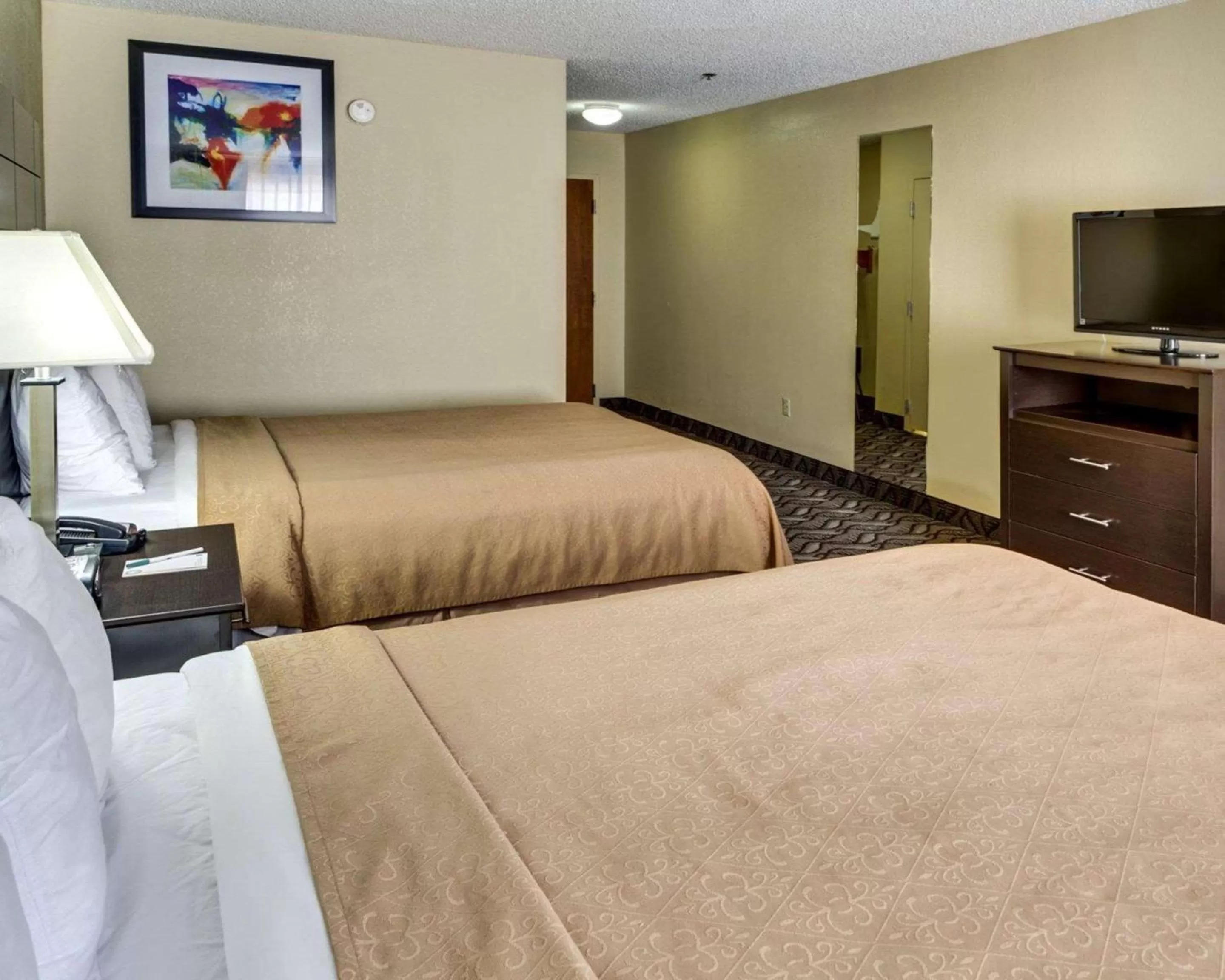 Photo of the whole room, Bed in Quality Suites Baton Rouge East - Denham Springs