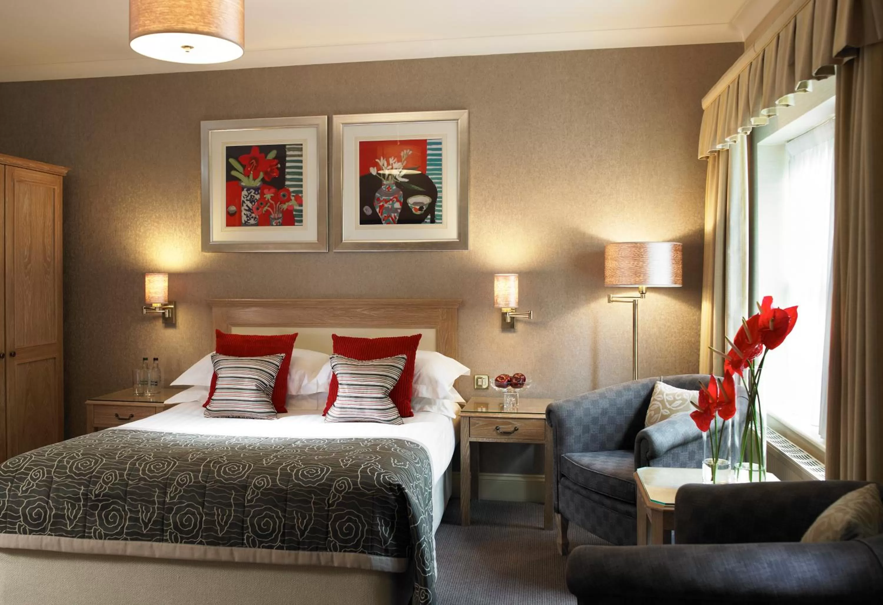 Photo of the whole room in Norfolk Royale Hotel