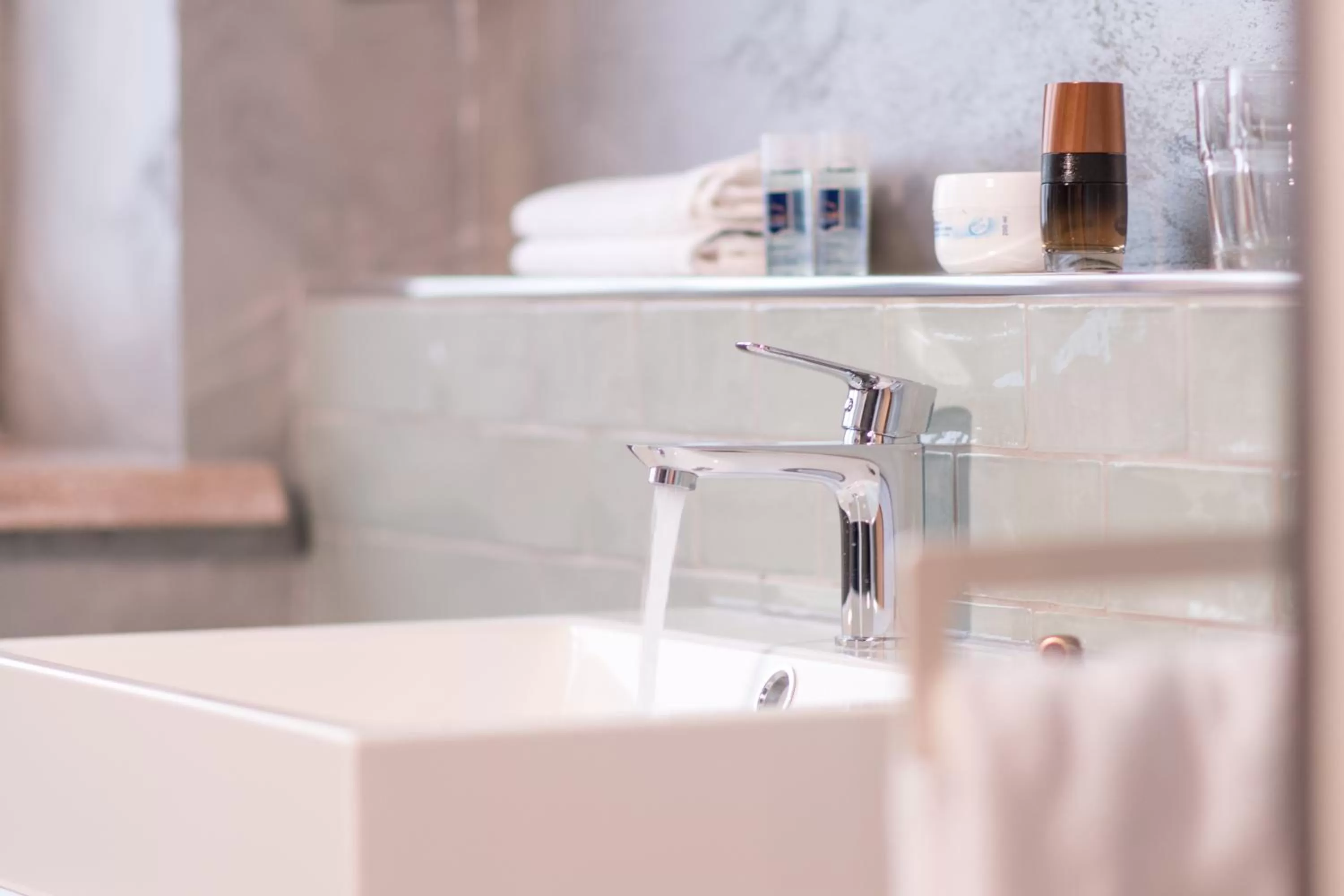 Photo of the whole room, Bathroom in Visbeker Deern Hotel Garni