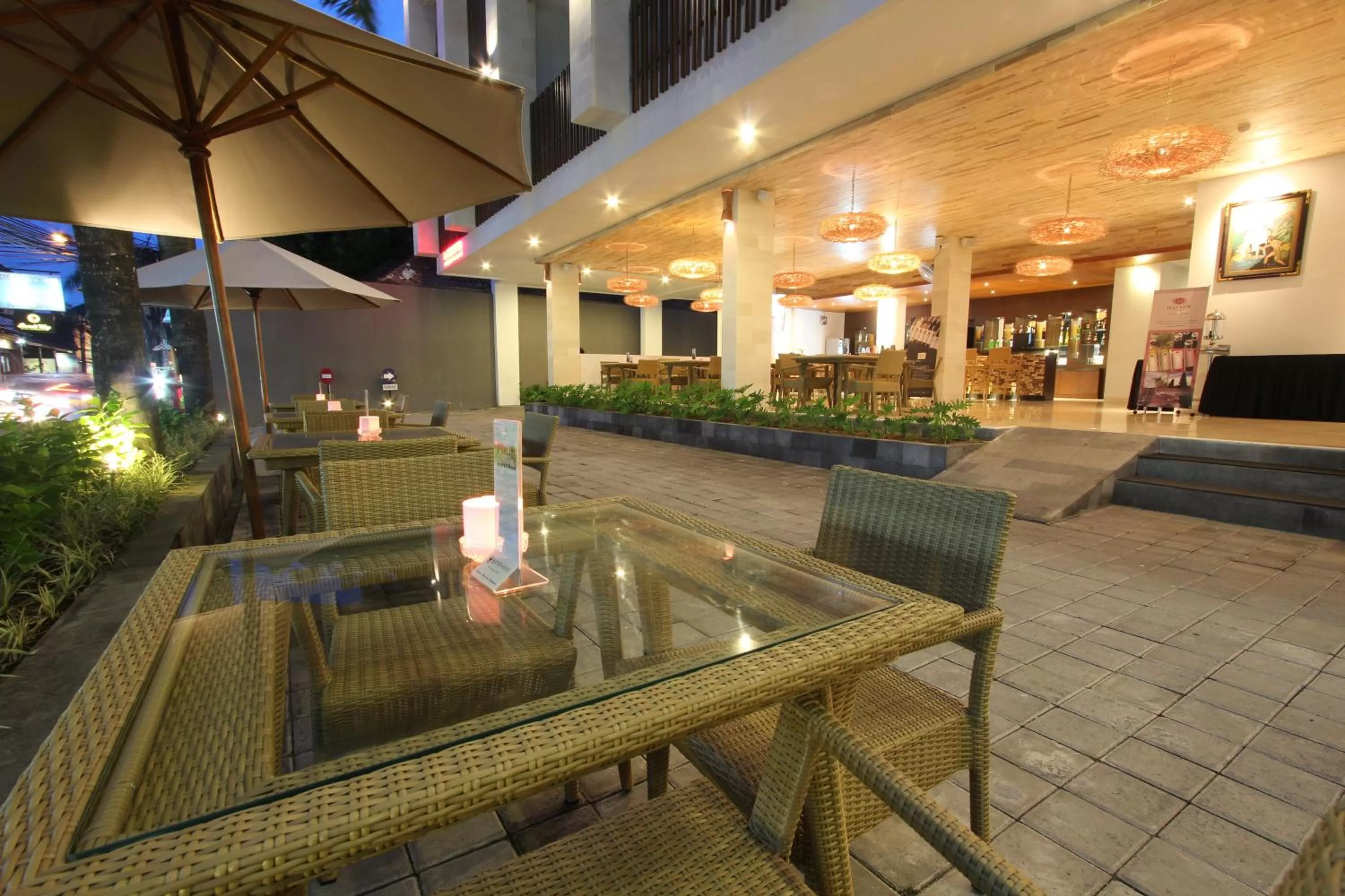 Restaurant/places to eat in Grand La Walon Hotel