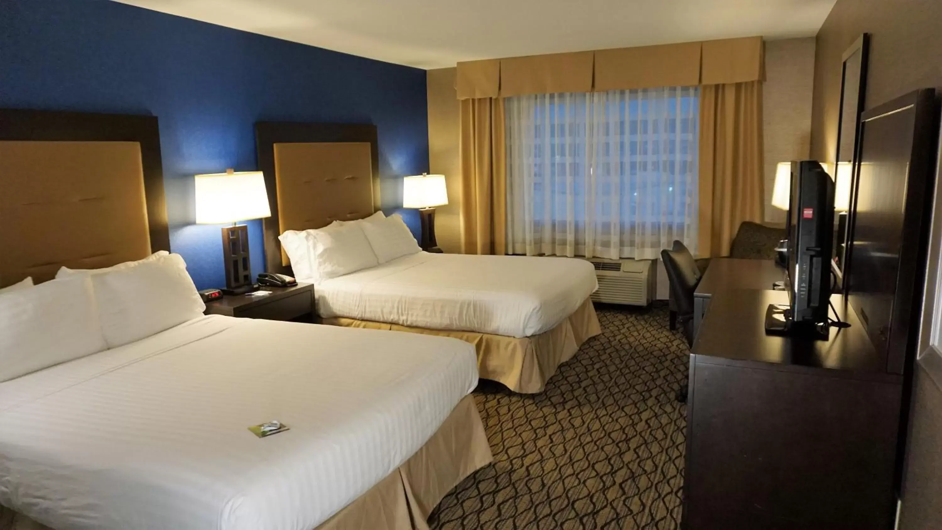 Standard Queen Room with Two Queen Beds and Mobility Accessible Tub in Holiday Inn Express & Suites Gibson by IHG Standard Queen Room with Two Queen Beds and Mobility Accessible Tub in Holiday Inn Express & Suites Gibson by IHG