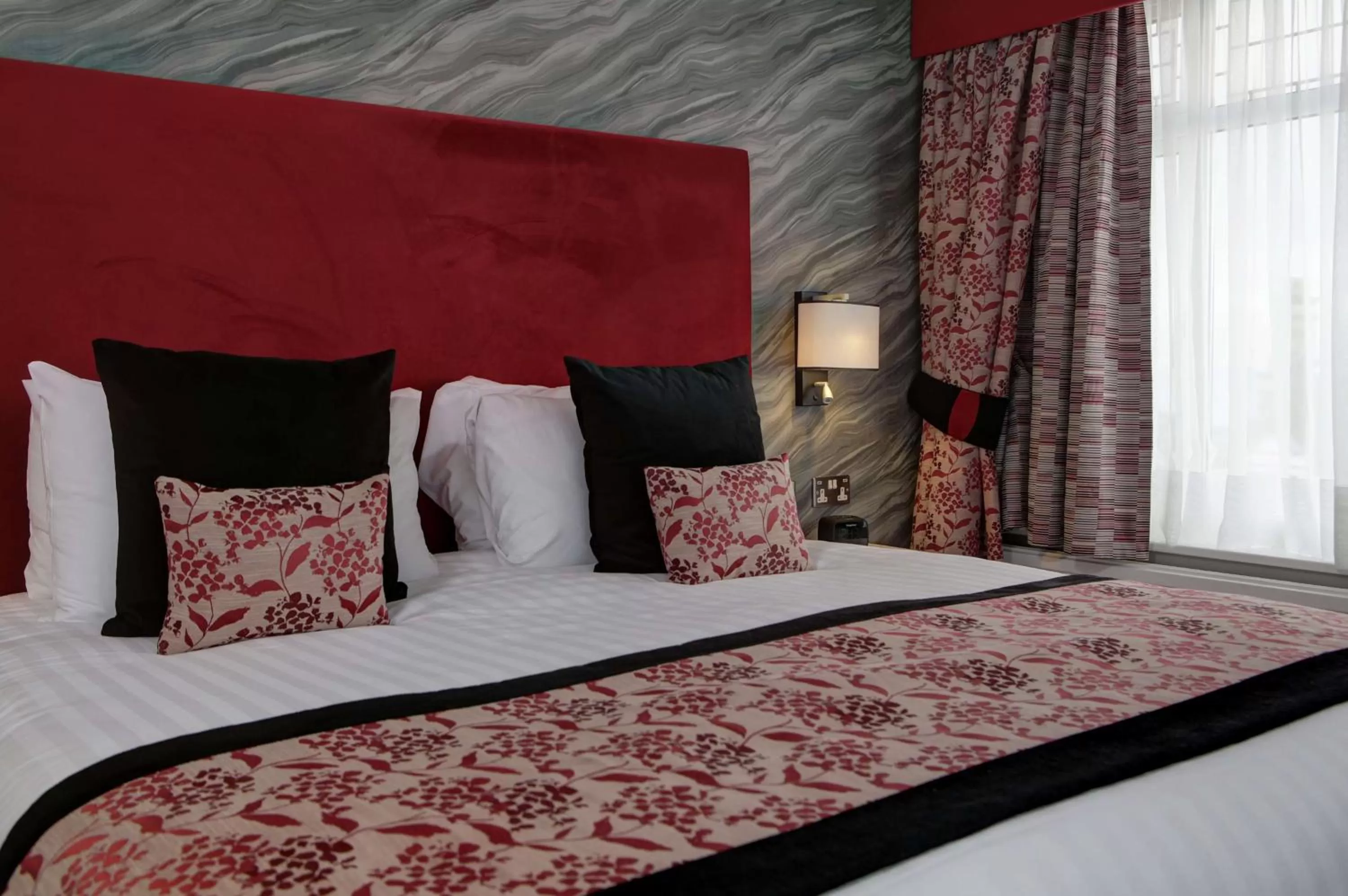 Bedroom, Bed in Burlington Hotel, BW Premier Collection by Best Western