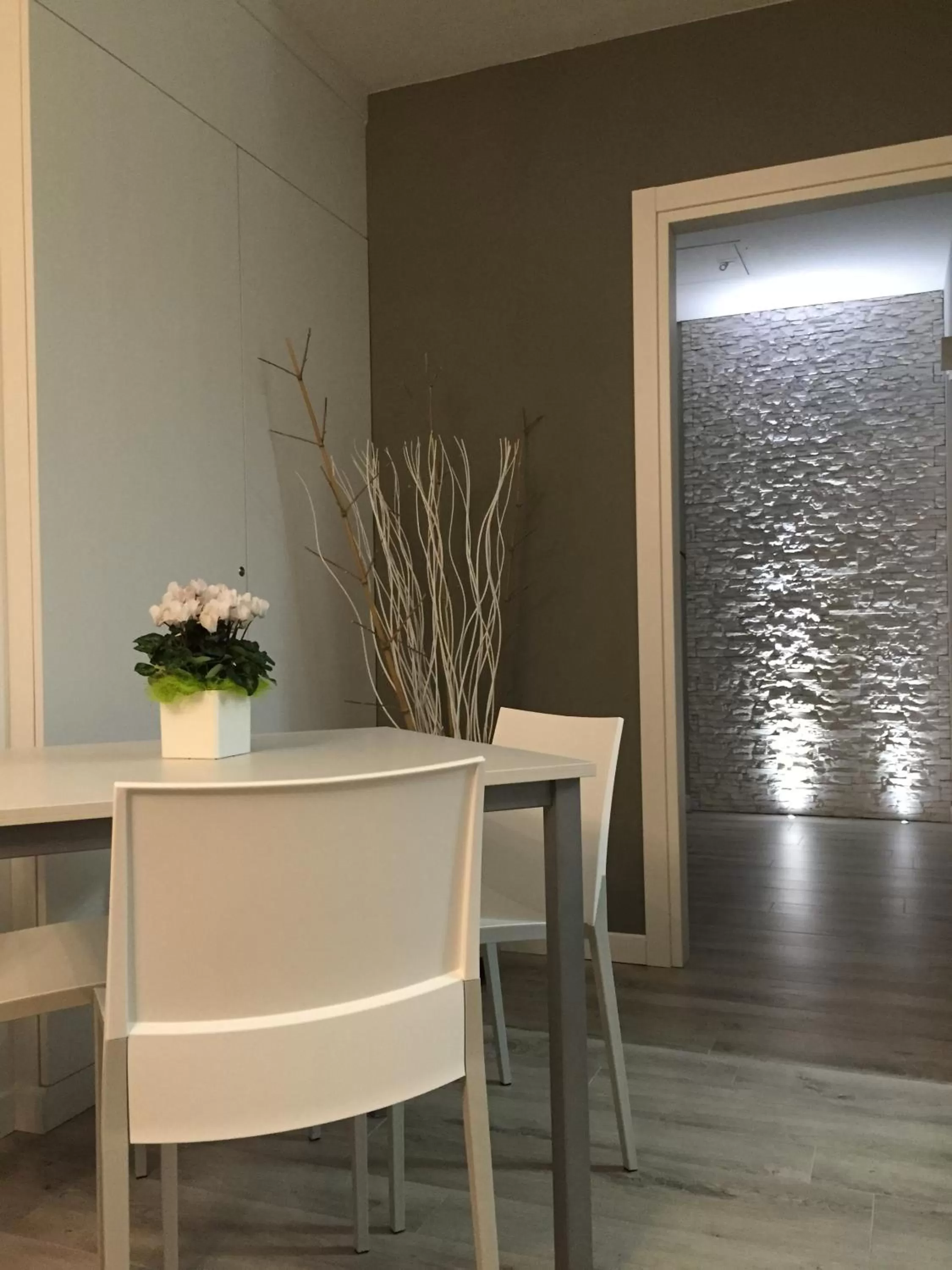 Decorative detail in Flyingaway