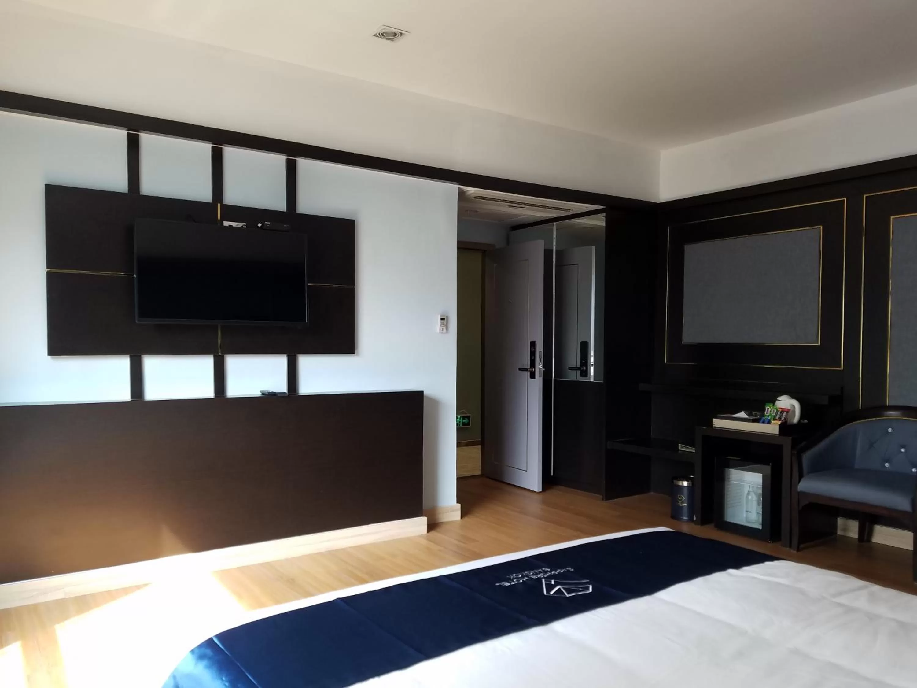 TV and multimedia, Bed in Sapphire Hotel Silom Bangkok