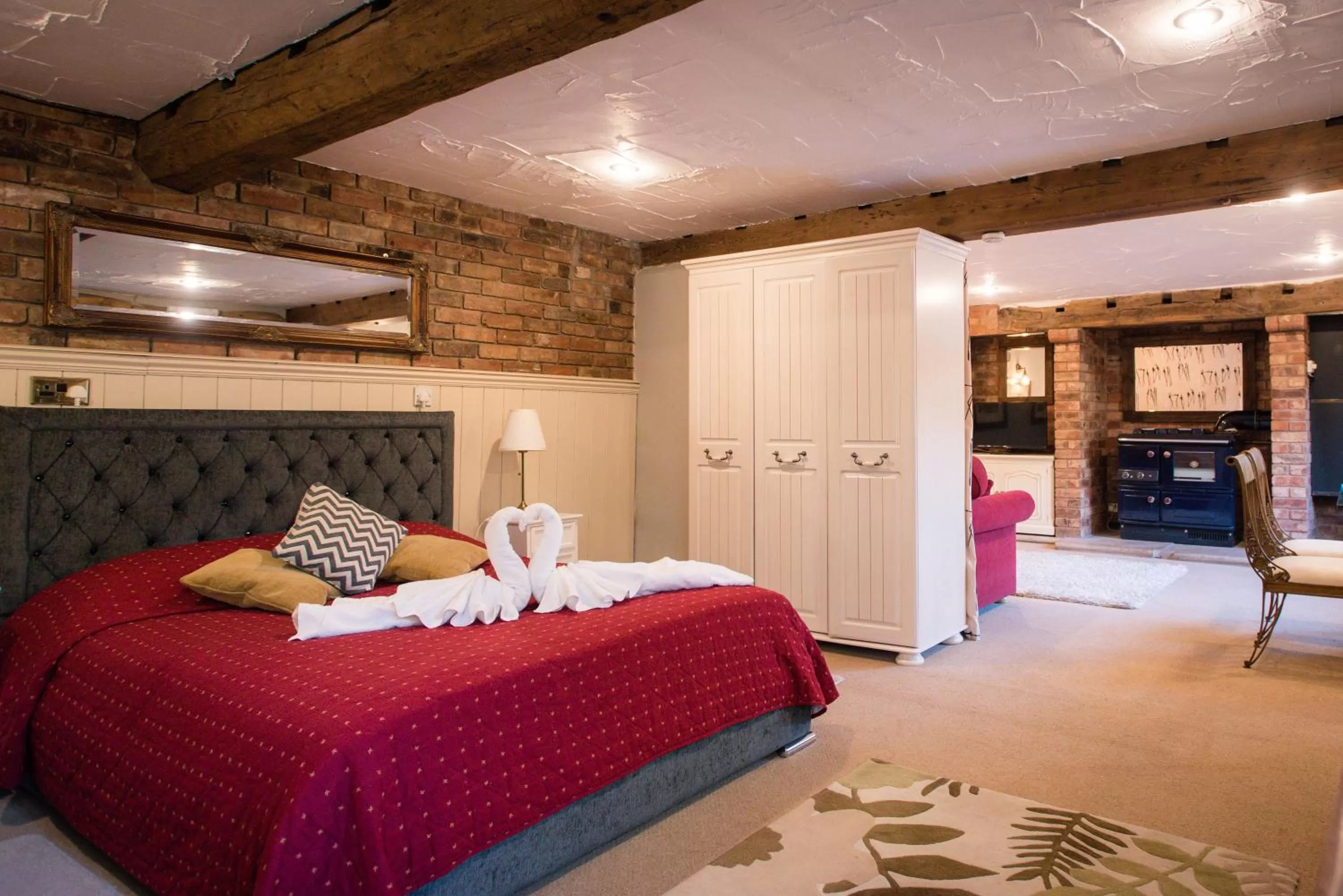 Photo of the whole room, Bed in The Royal Arms Hotel Room Only