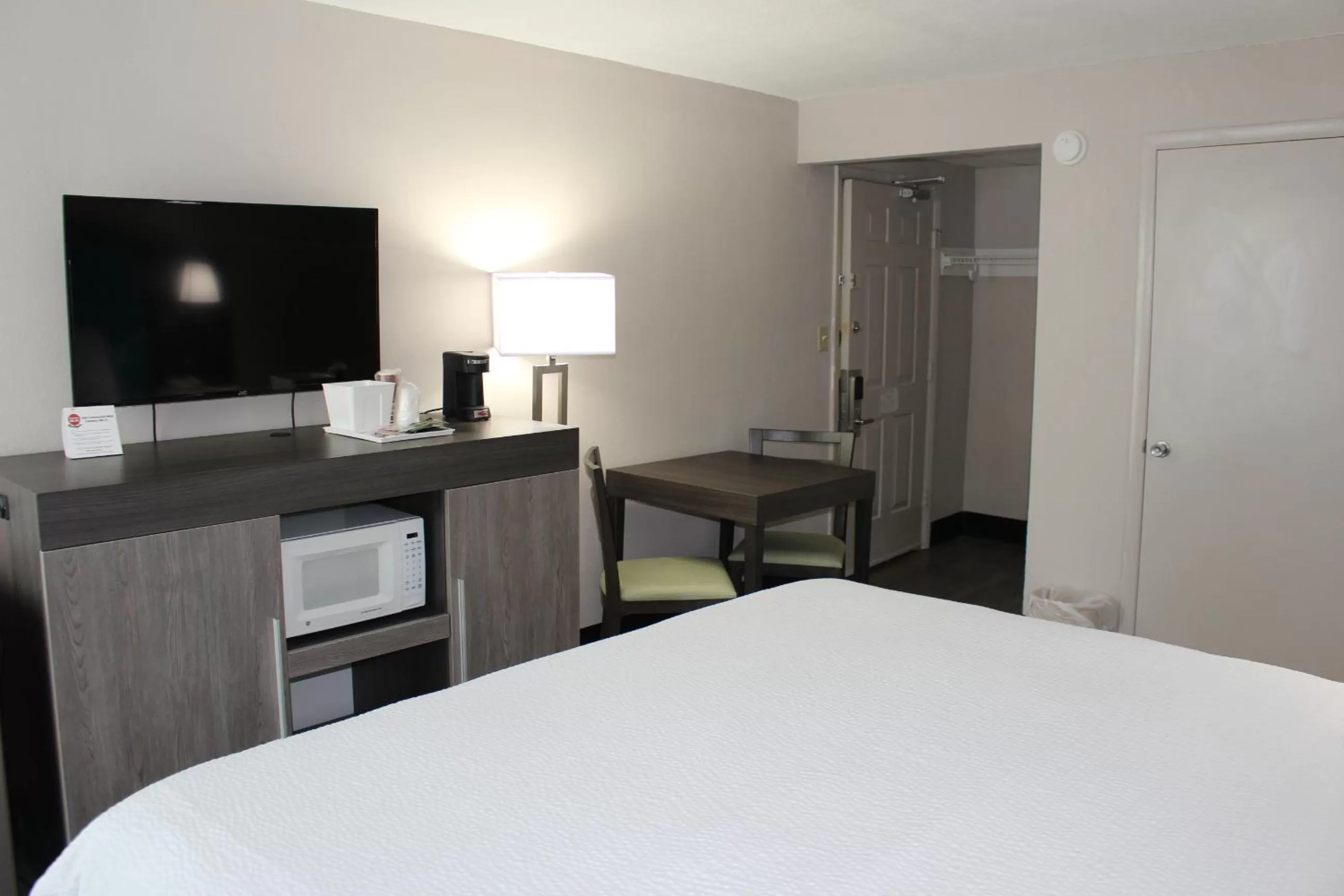 Bed in Tropical Seas Hotel