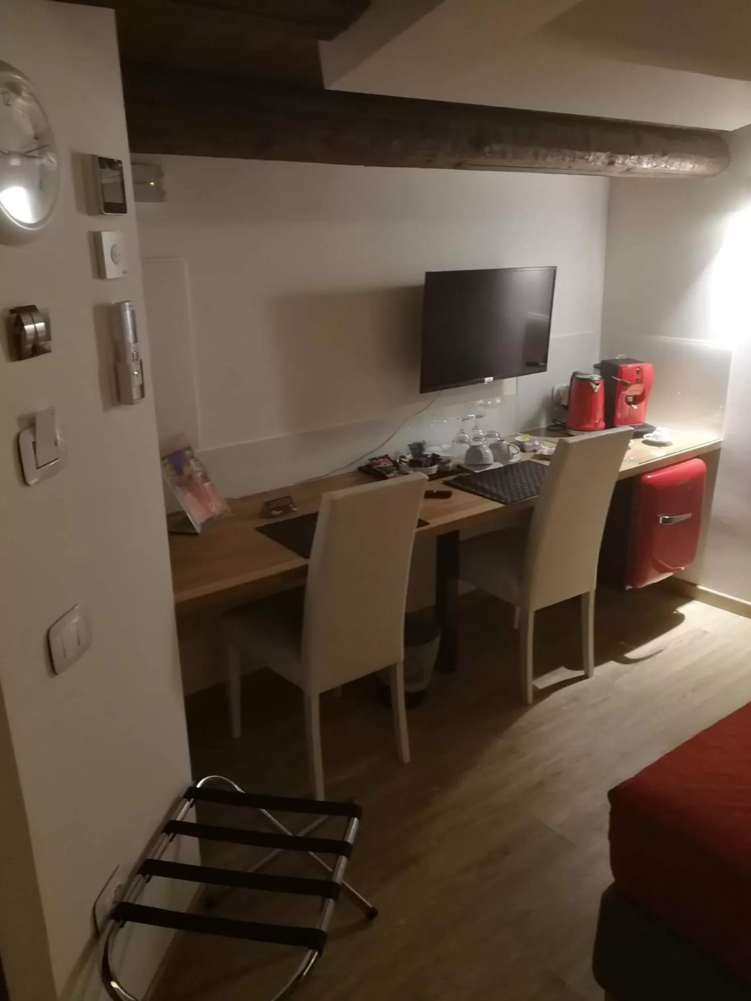 TV and multimedia in San Francesco Rooms and Apartment with Terrace in Palermo Locazione Turistica