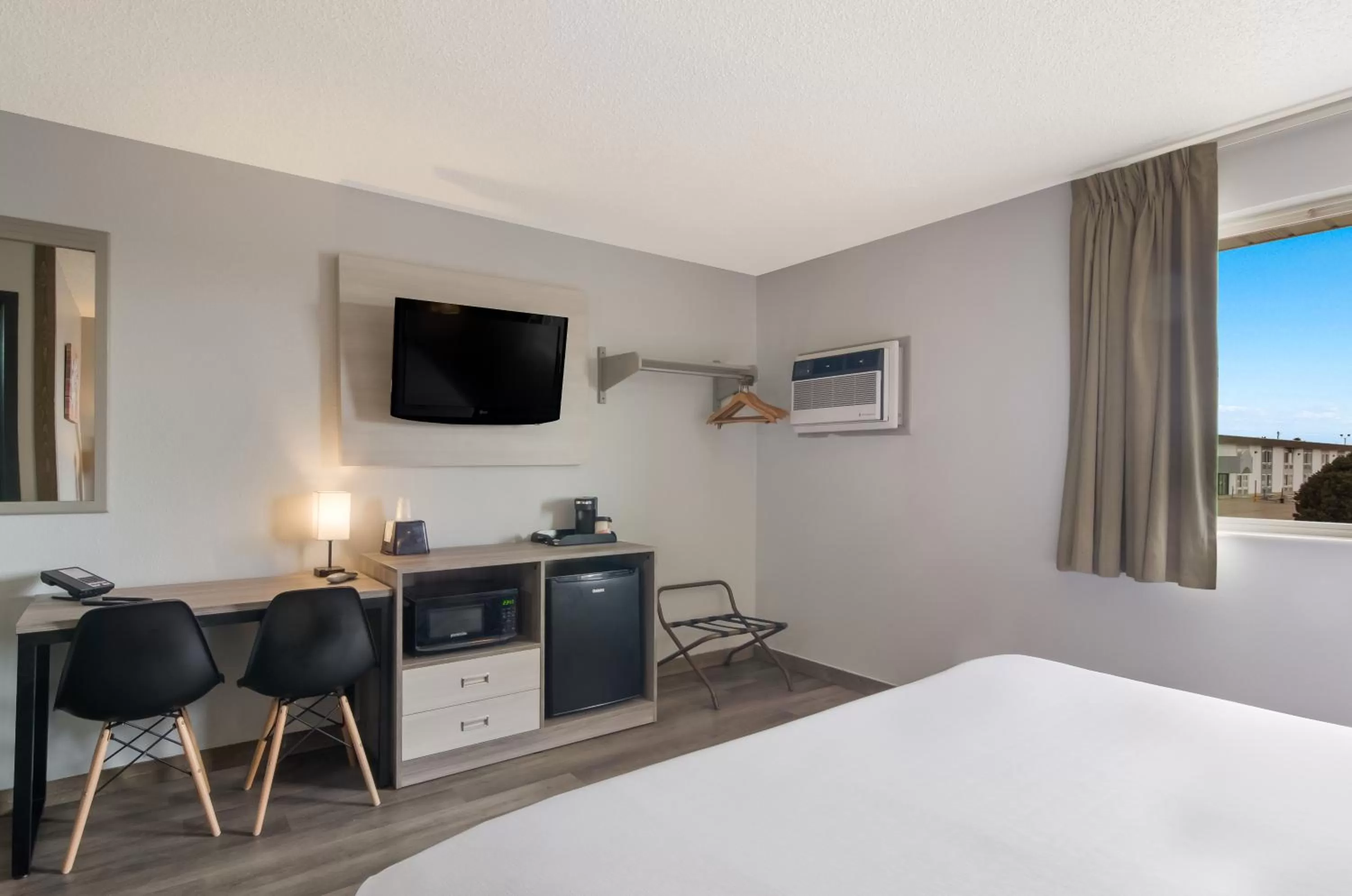 TV and multimedia, Bed in Econo Lodge Scottsbluff