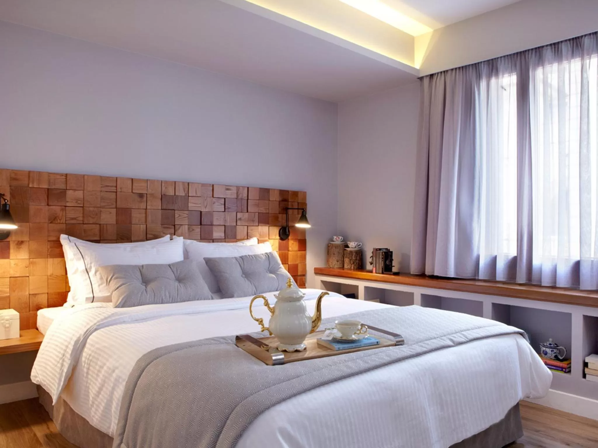 Decorative detail, Bed in Apollon Library Suites