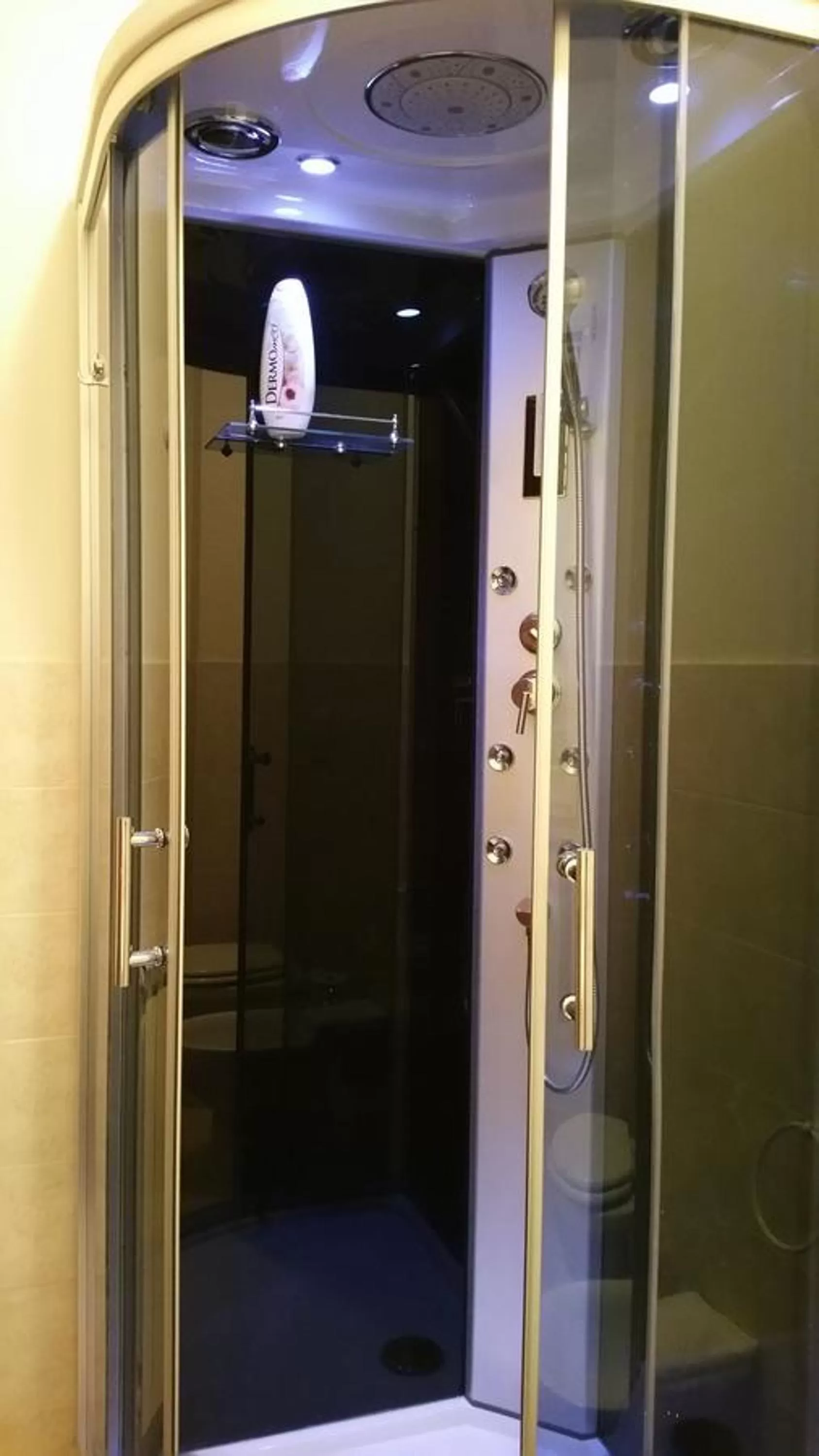 Shower in Guest House Brezza Marina
