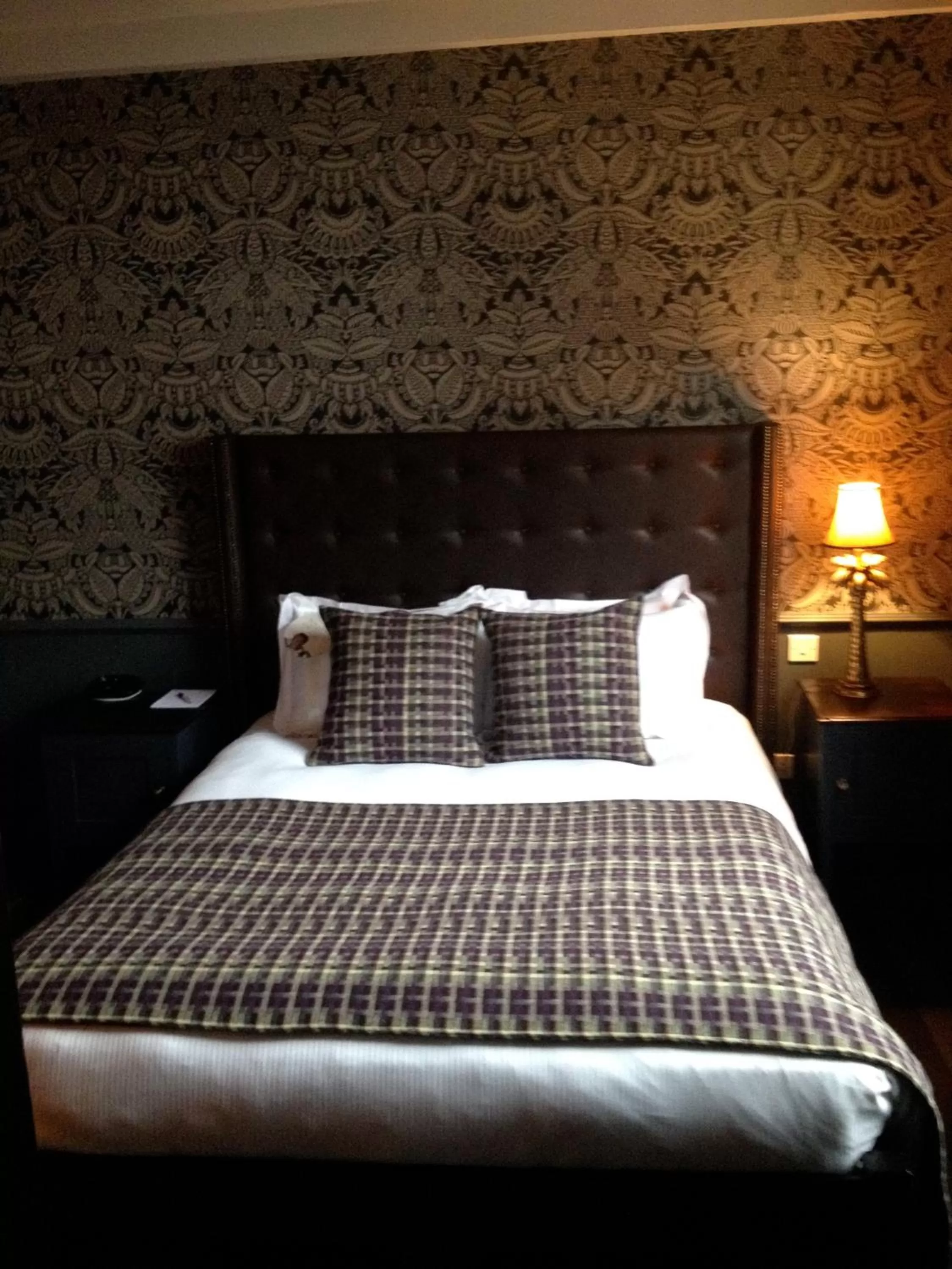 Bed in The Crown And Thistle, Abingdon
