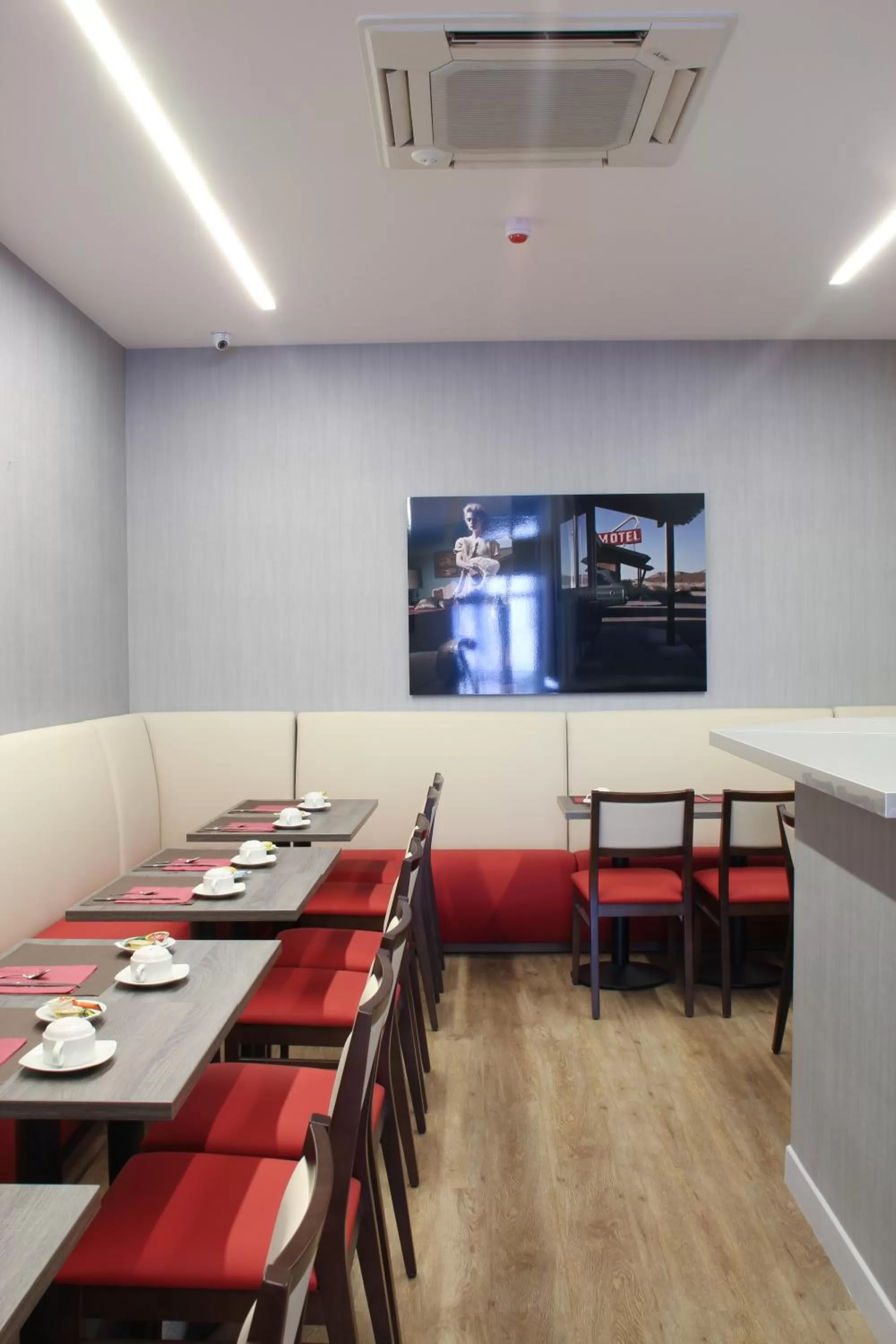 Restaurant/places to eat in Hôtel De France