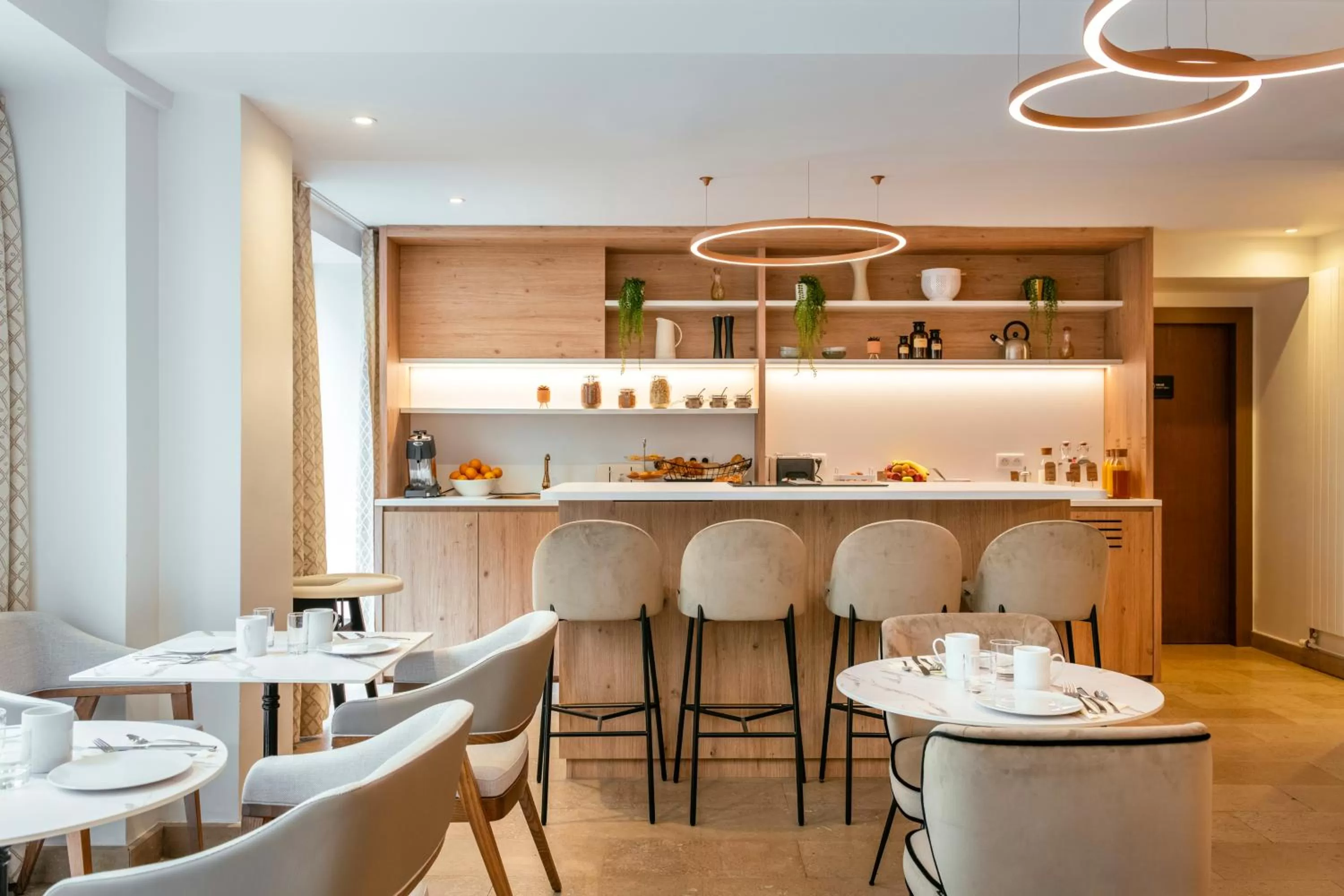 Food and drinks in Aparthotel Adagio Paris Opéra