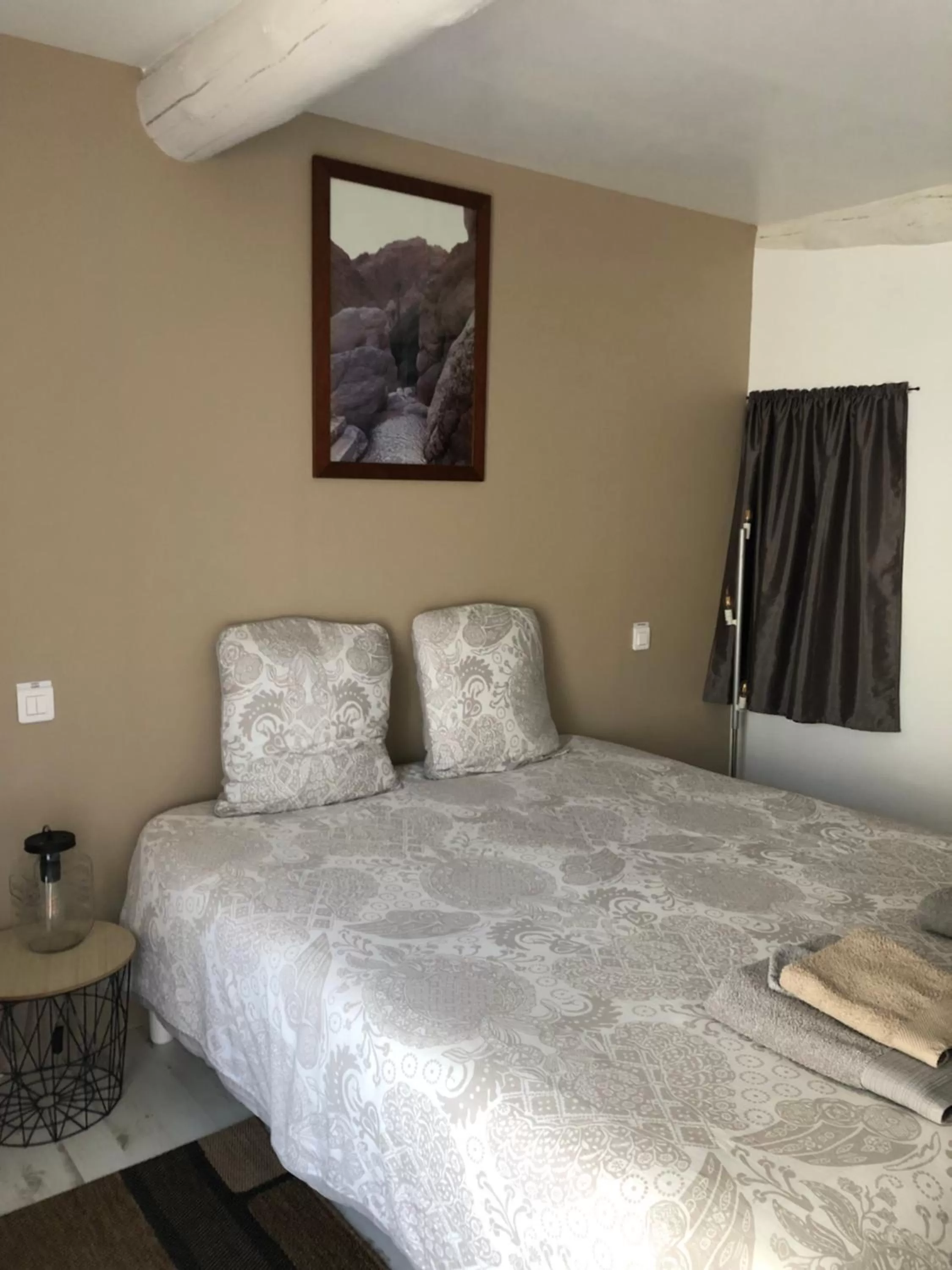 Bed in Eyragues suite parentale