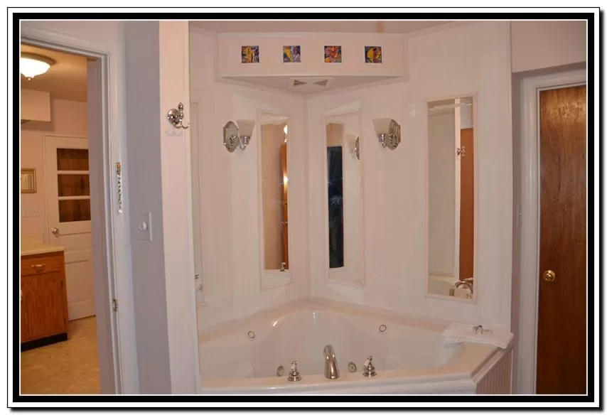 Hot Tub in The Cardinal Inn