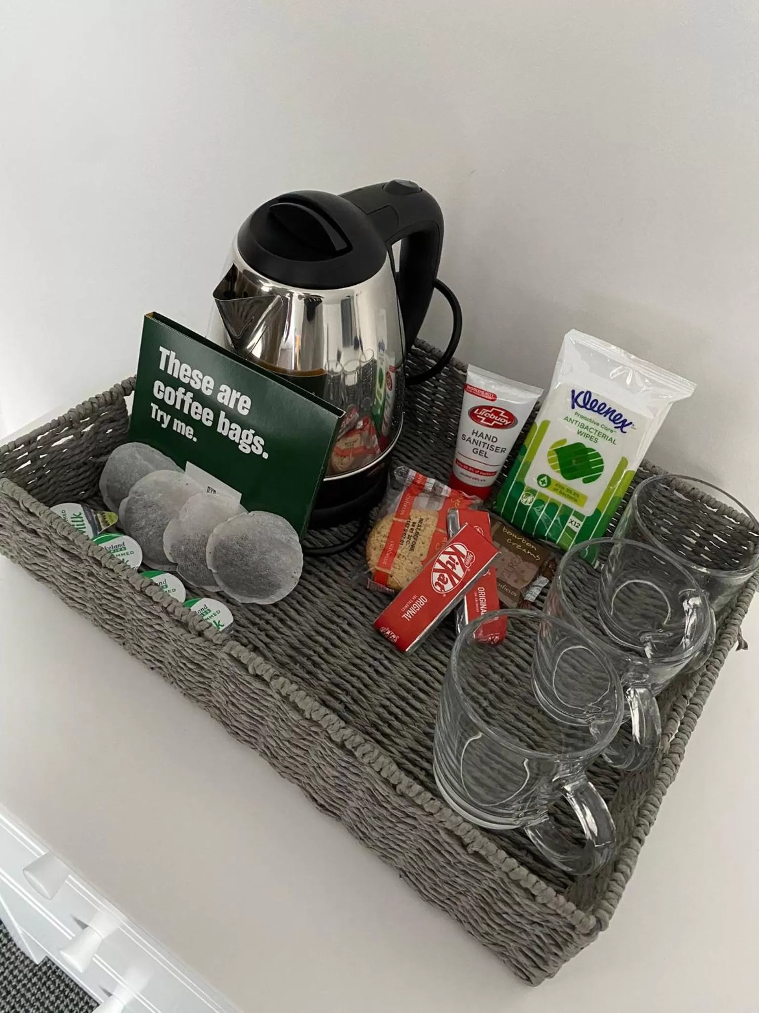 Coffee/tea facilities in Langley House Hotel