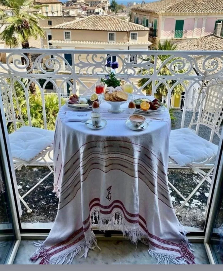 Breakfast in Palazzo Cherubini-Pools & Wellness