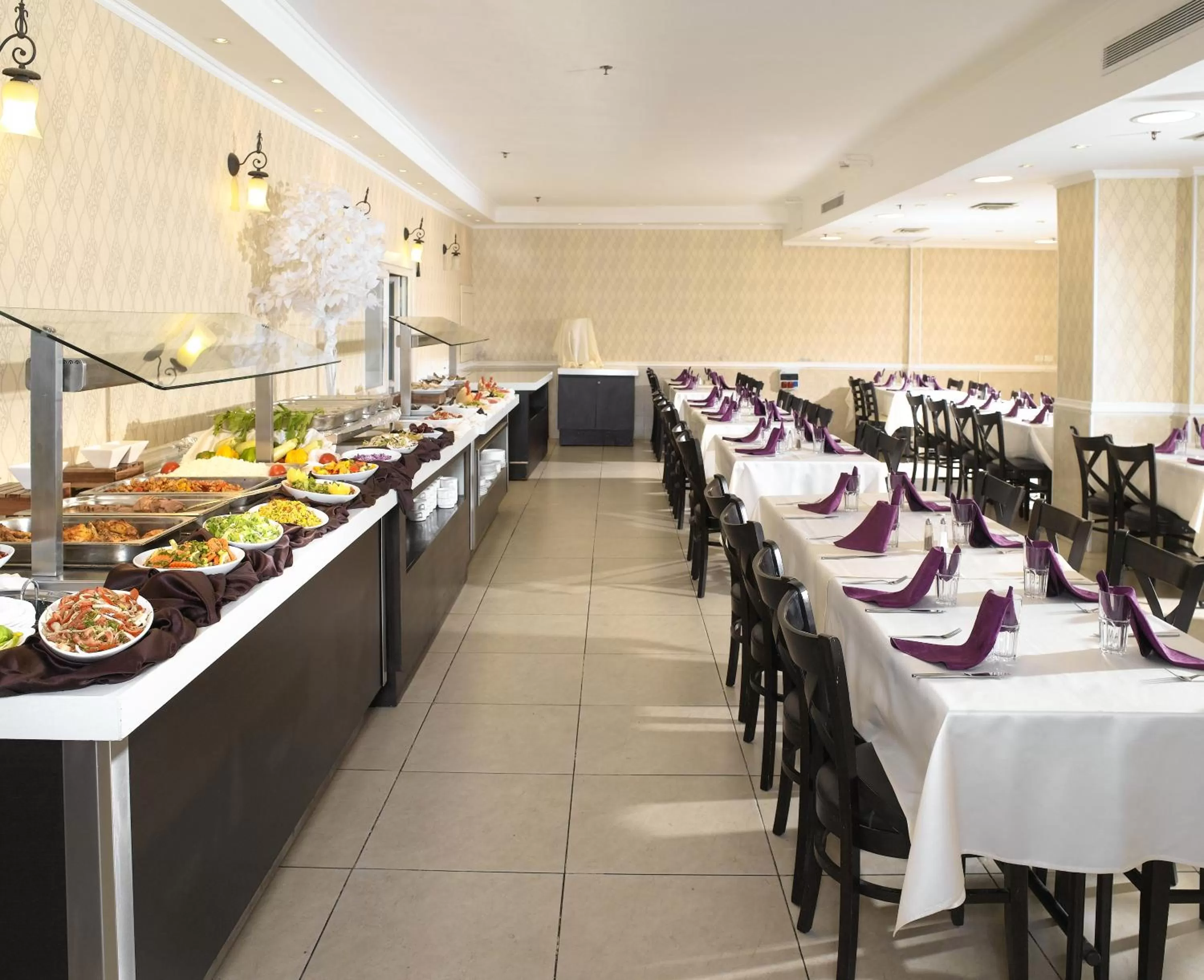 Restaurant/places to eat in Lev Yerushalayim Hotel